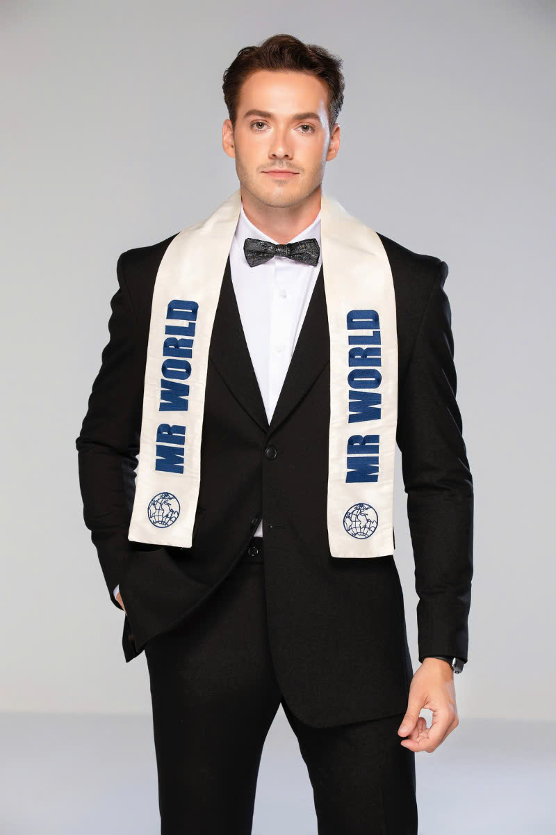 Mr World 2019 Jack Heslewood vẫn giữ vẻ điển trai, thu hút sau 5 năm đăng quang