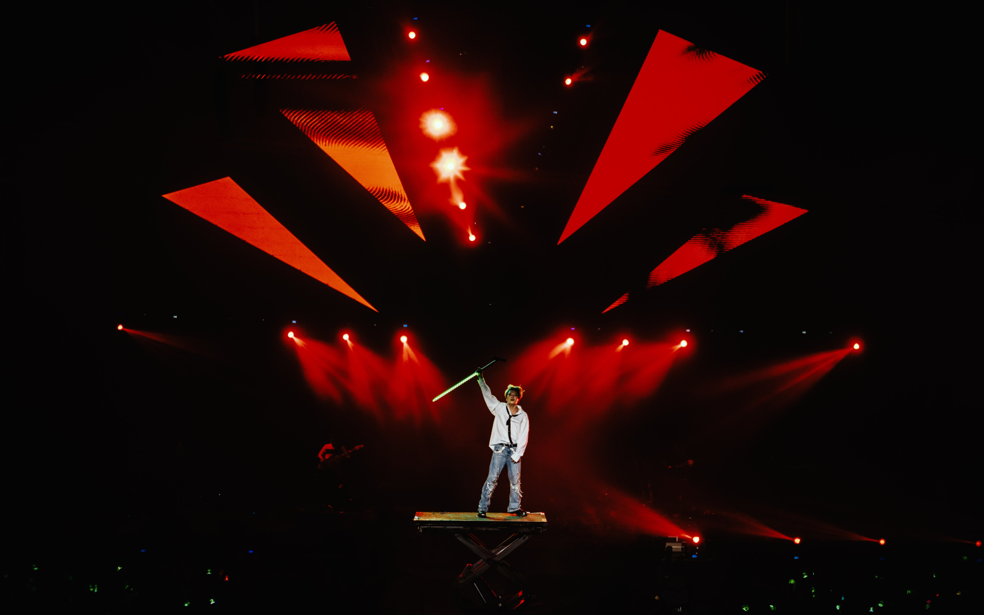 Kim Jae Joong “khuấy đảo” Hà Nội với concert “Beauty in Chaos”: 20 năm debut vẫn “gây sốt” như idol Gen Z - ảnh 3
