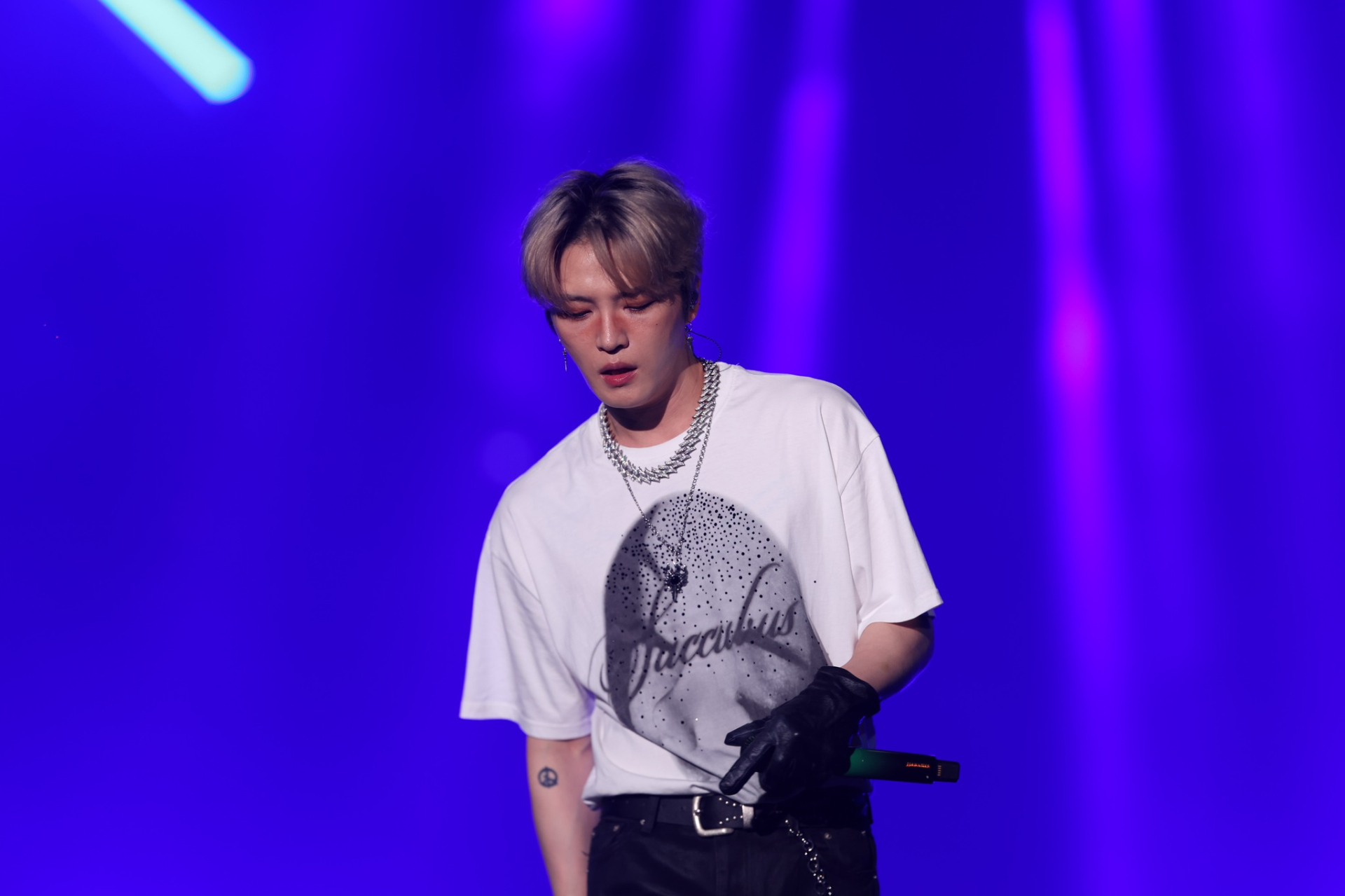 Kim Jae Joong “khuấy đảo” Hà Nội với concert “Beauty in Chaos”: 20 năm debut vẫn “gây sốt” như idol Gen Z - ảnh 6