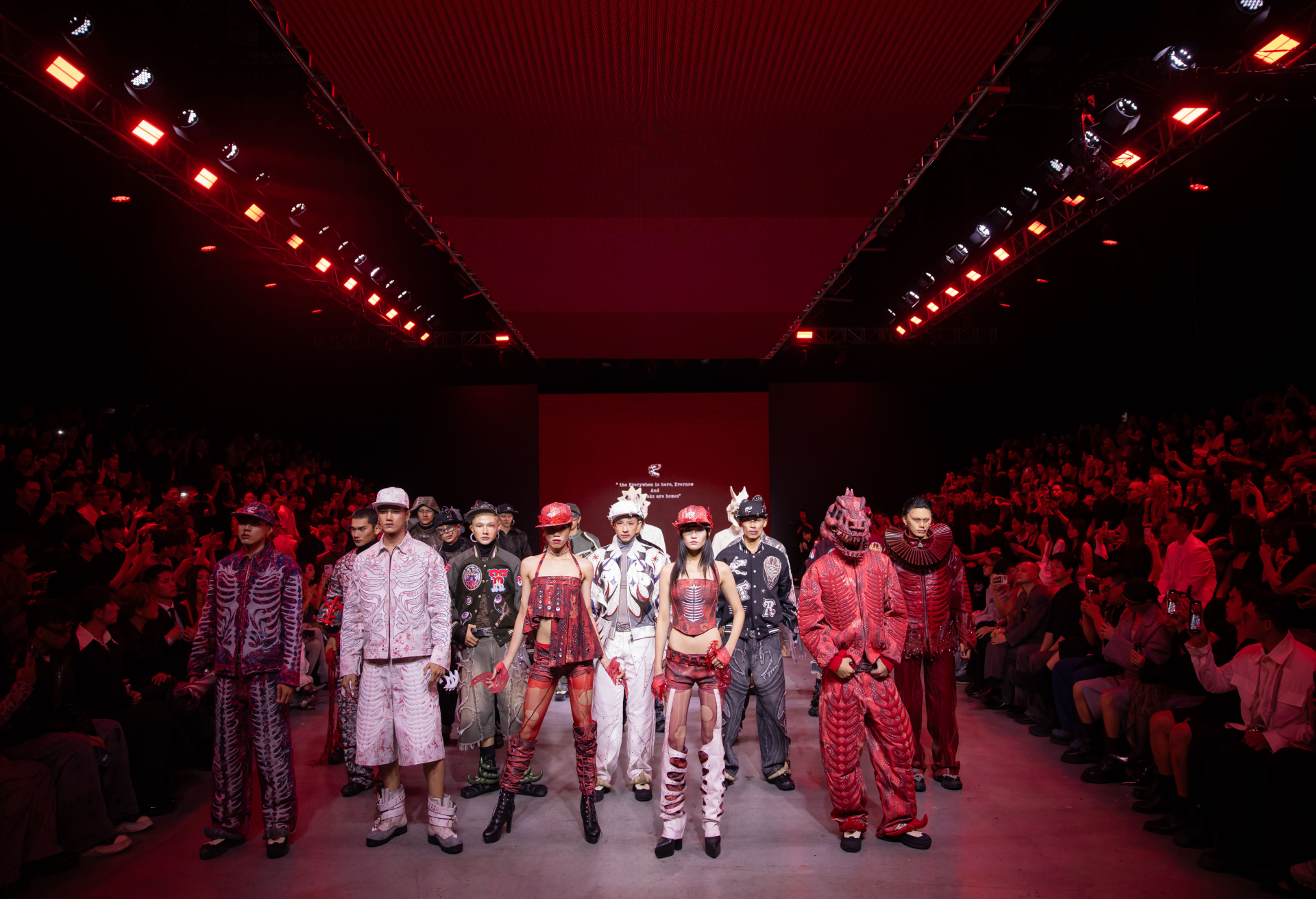 Minh Tú “gây bão” khi hóa thân thành hình tượng người mẹ trong phần mở màn tại DEPA Fashion Show 2025 - ảnh 10