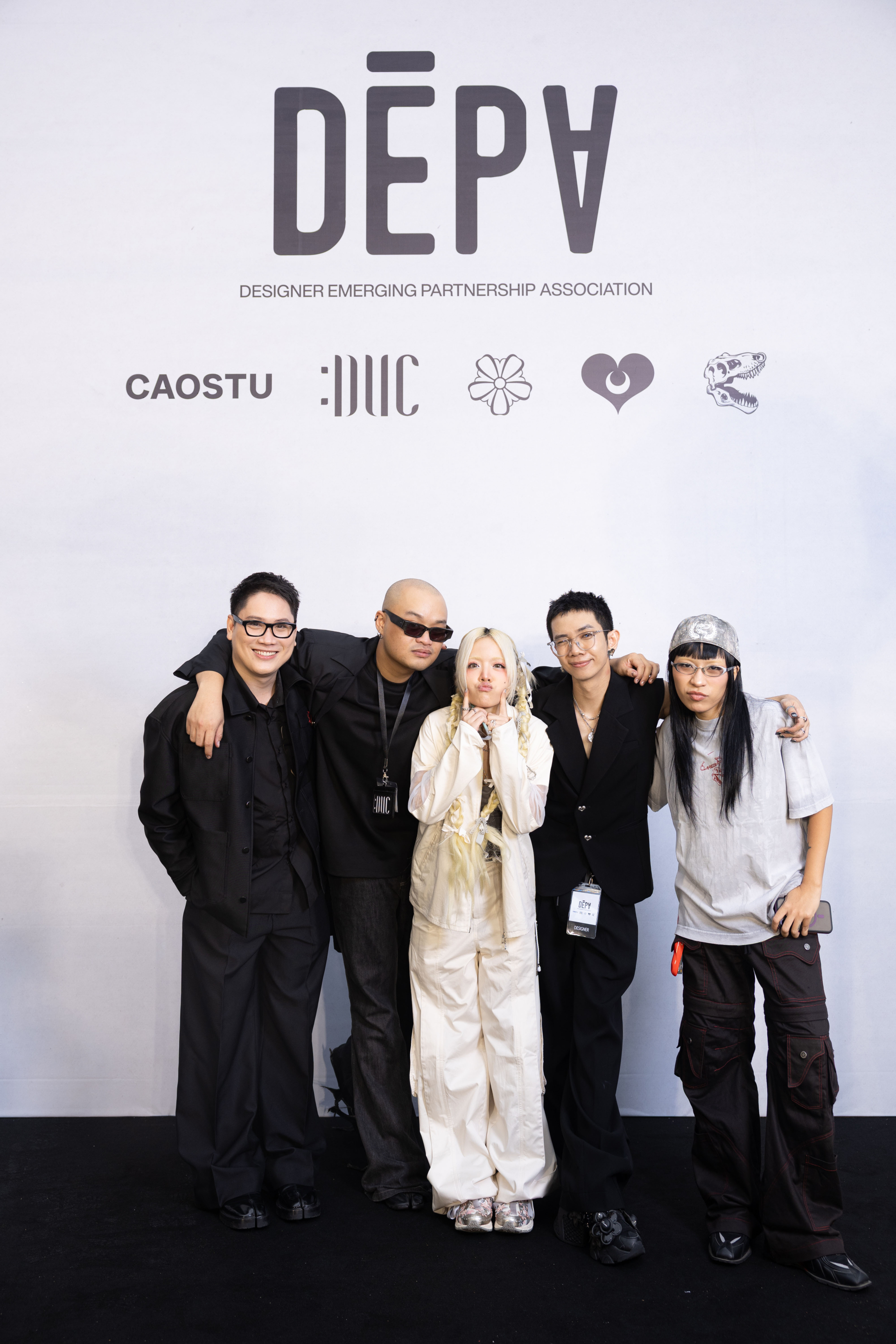 Minh Tú “gây bão” khi hóa thân thành hình tượng người mẹ trong phần mở màn tại DEPA Fashion Show 2025 - ảnh 1