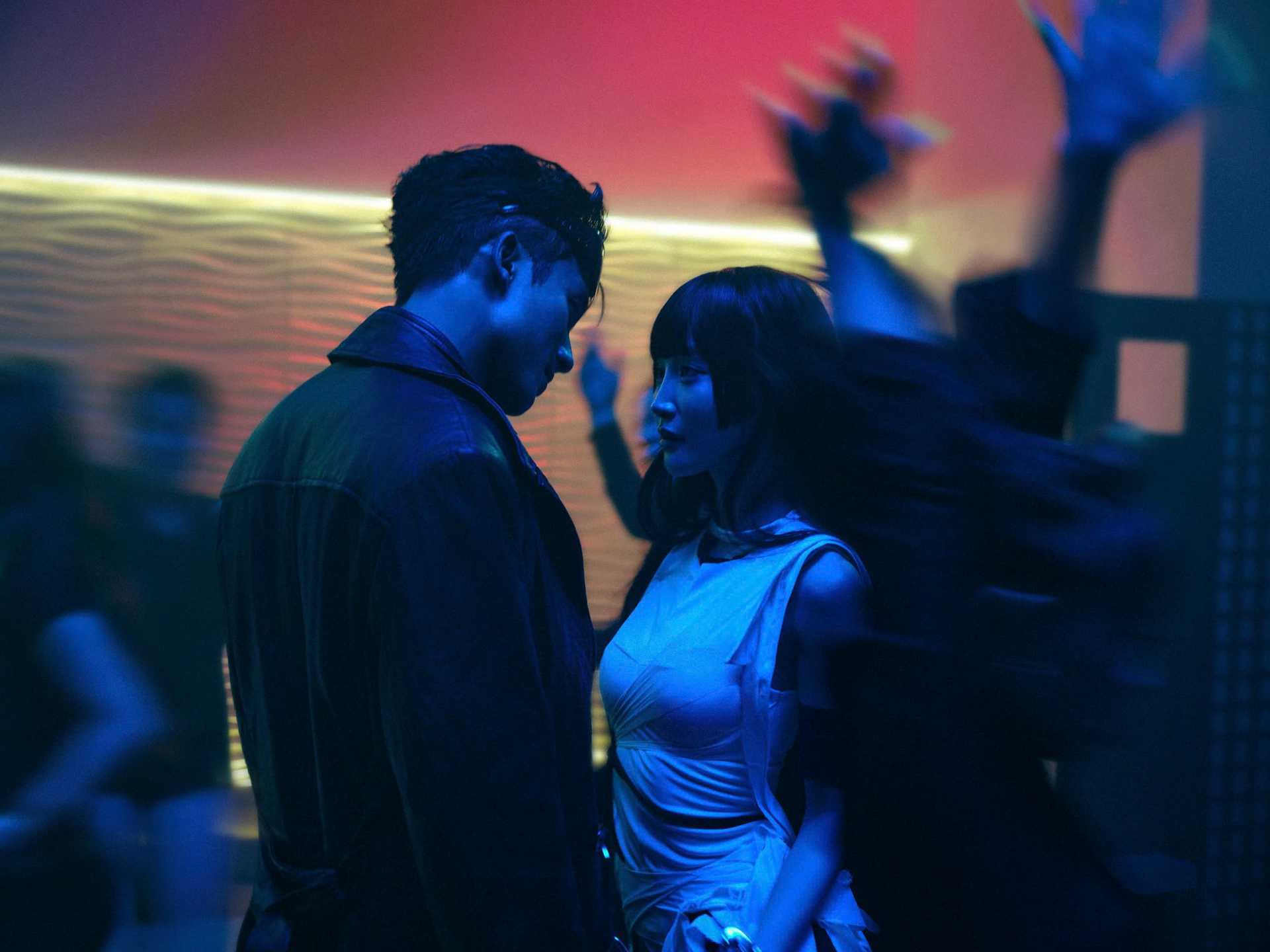 Juky San hóa thân nữ sát thủ trong MV mới “Ta cùng nhau quên niềm đau” - ảnh 2