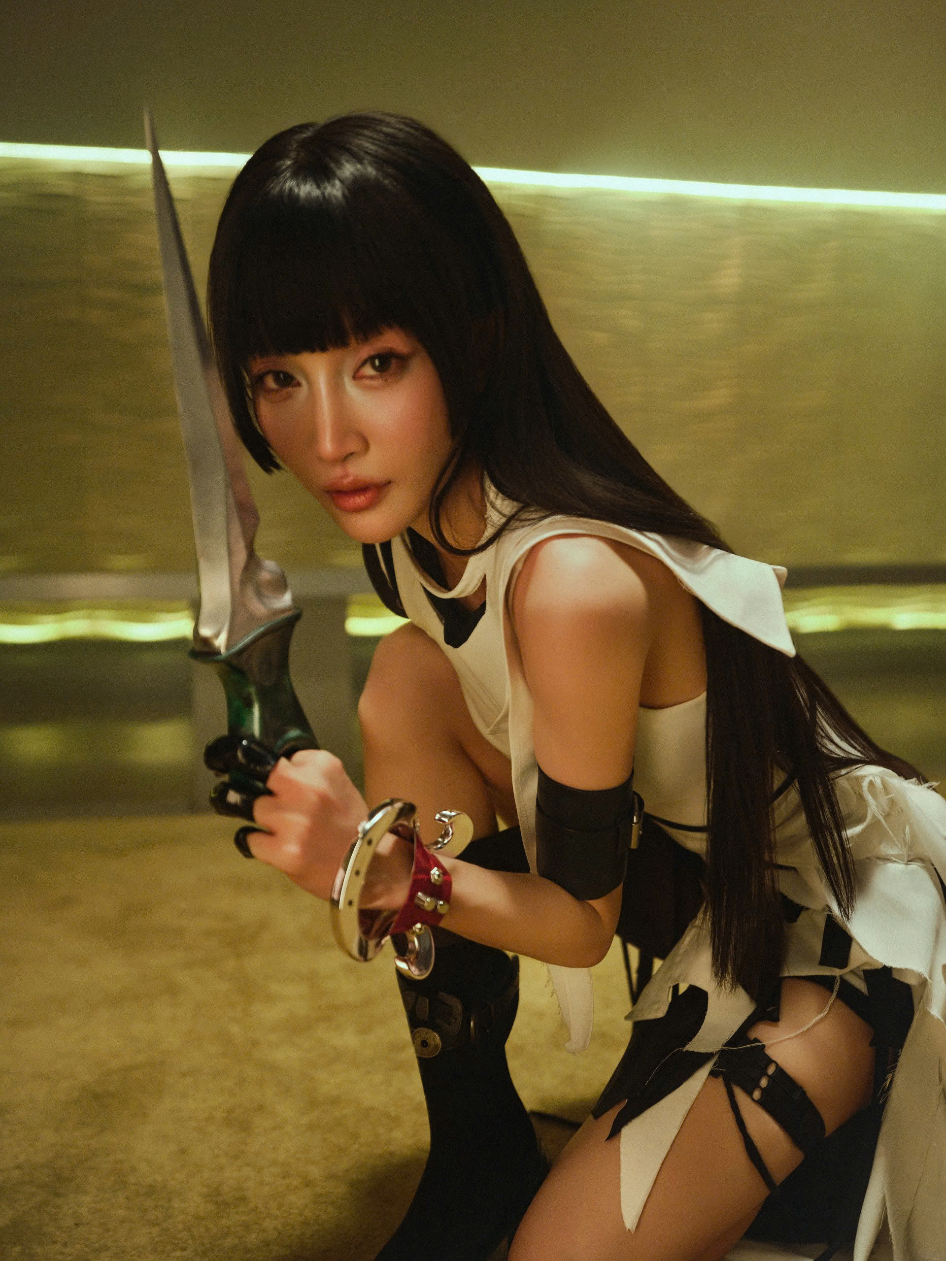 Juky San hóa thân nữ sát thủ trong MV mới “Ta cùng nhau quên niềm đau” - ảnh 3