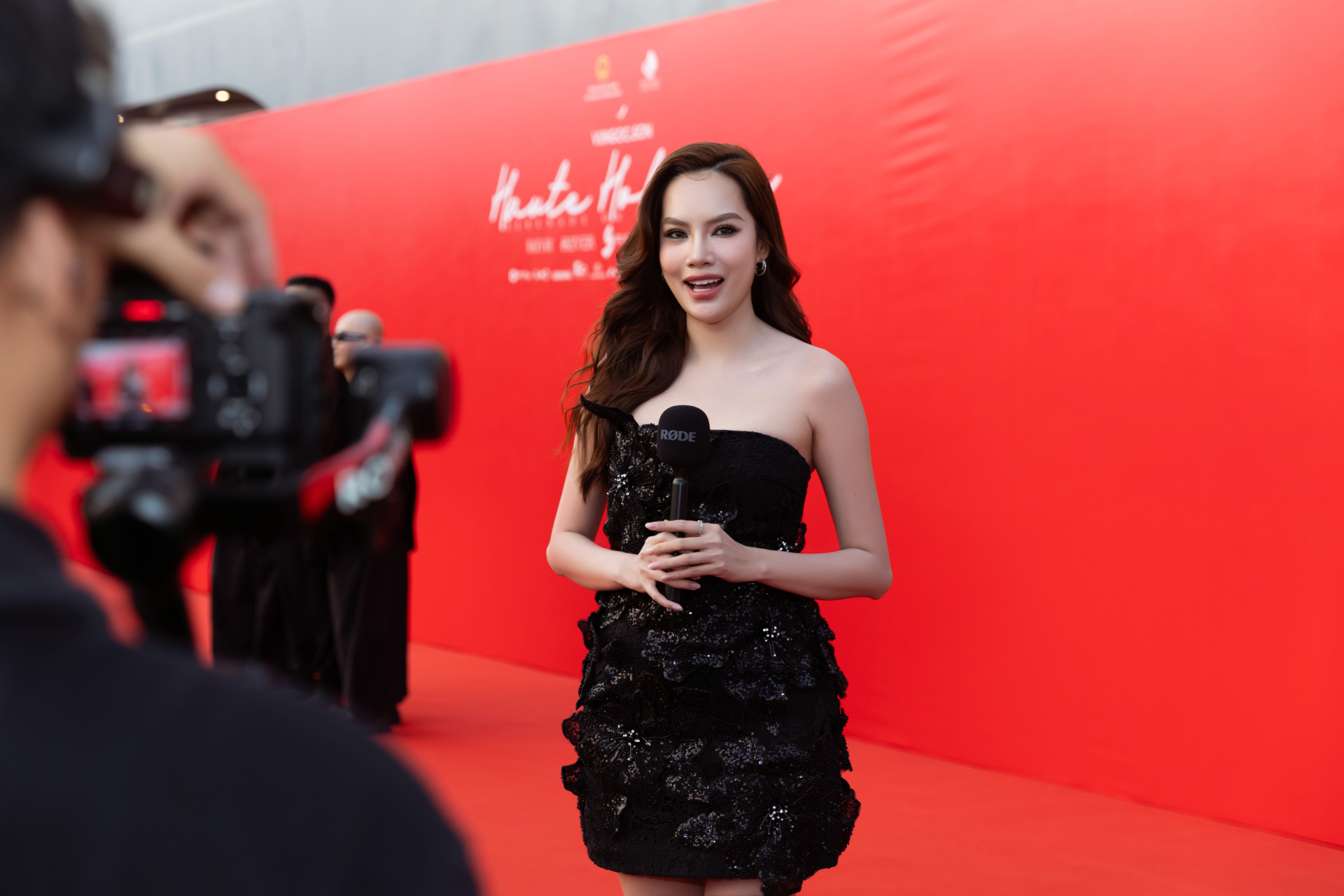 Dàn sao Việt và quốc tế rạng rỡ trên thảm đỏ dạ tiệc thời trang đầu năm mới - ảnh 3