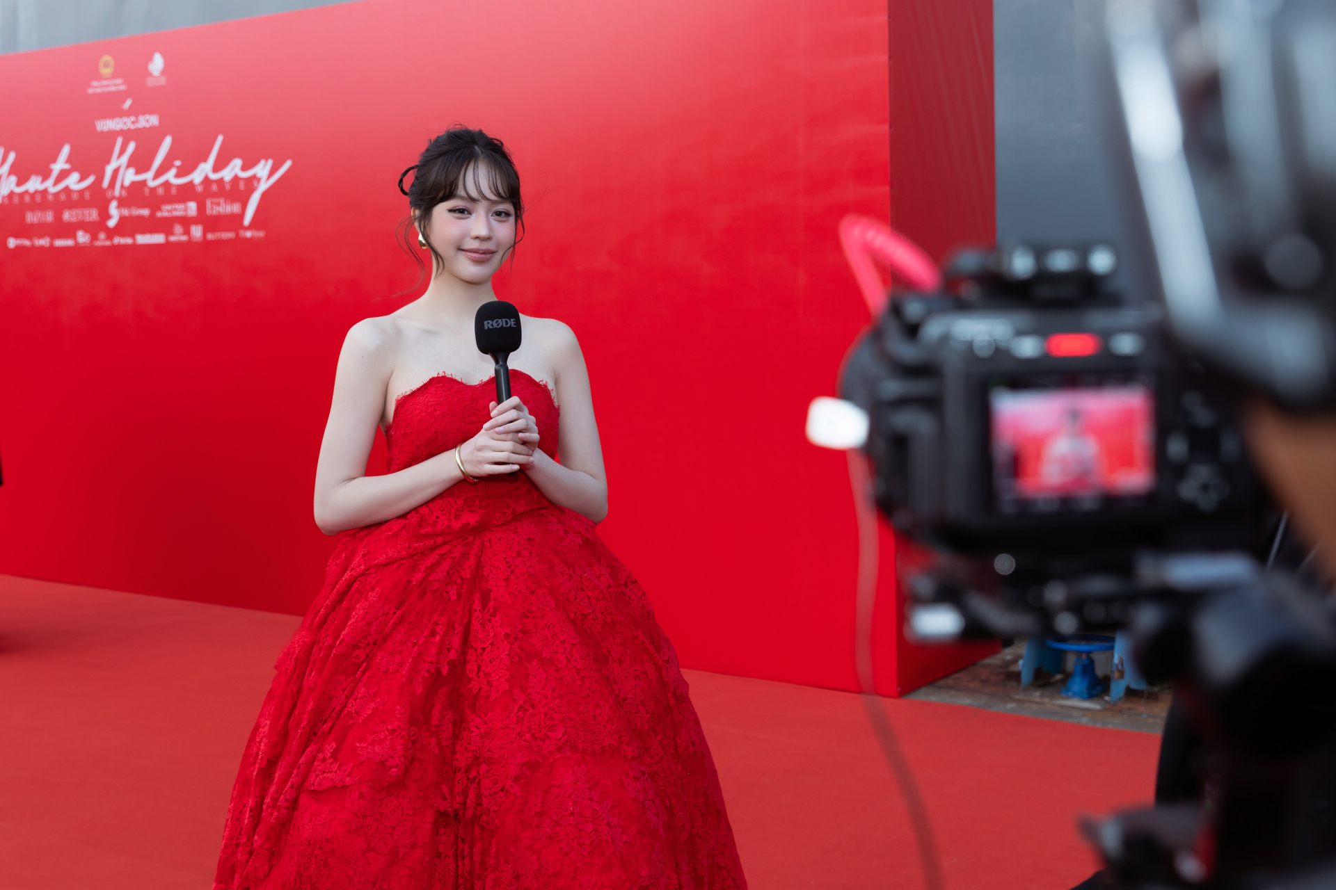 Dàn sao Việt và quốc tế rạng rỡ trên thảm đỏ dạ tiệc thời trang đầu năm mới - ảnh 2