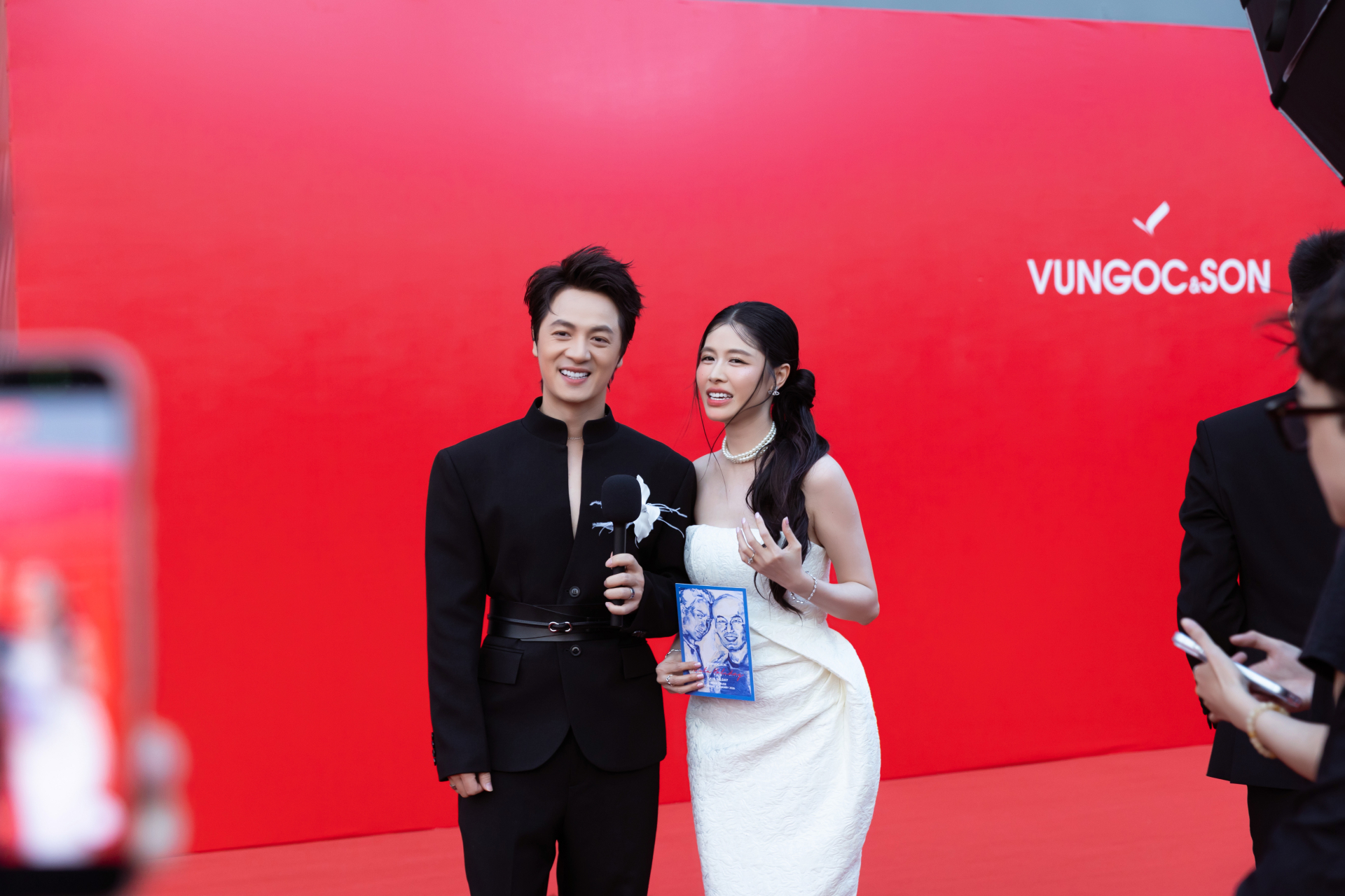 Dàn sao Việt và quốc tế rạng rỡ trên thảm đỏ dạ tiệc thời trang đầu năm mới - ảnh 4