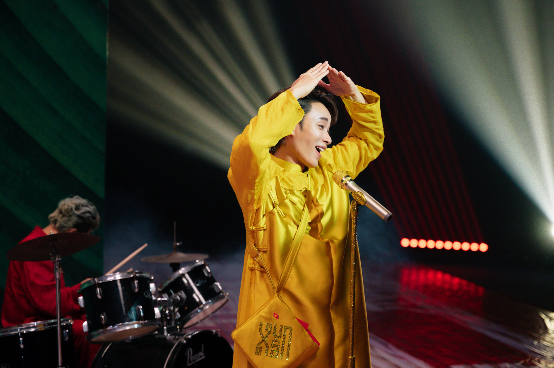 Trúc Nhân trở lại đường đua nhạc Tết với MV Vạn Sự Như Ý, quy tụ 68 nghệ sĩ Việt - ảnh 1