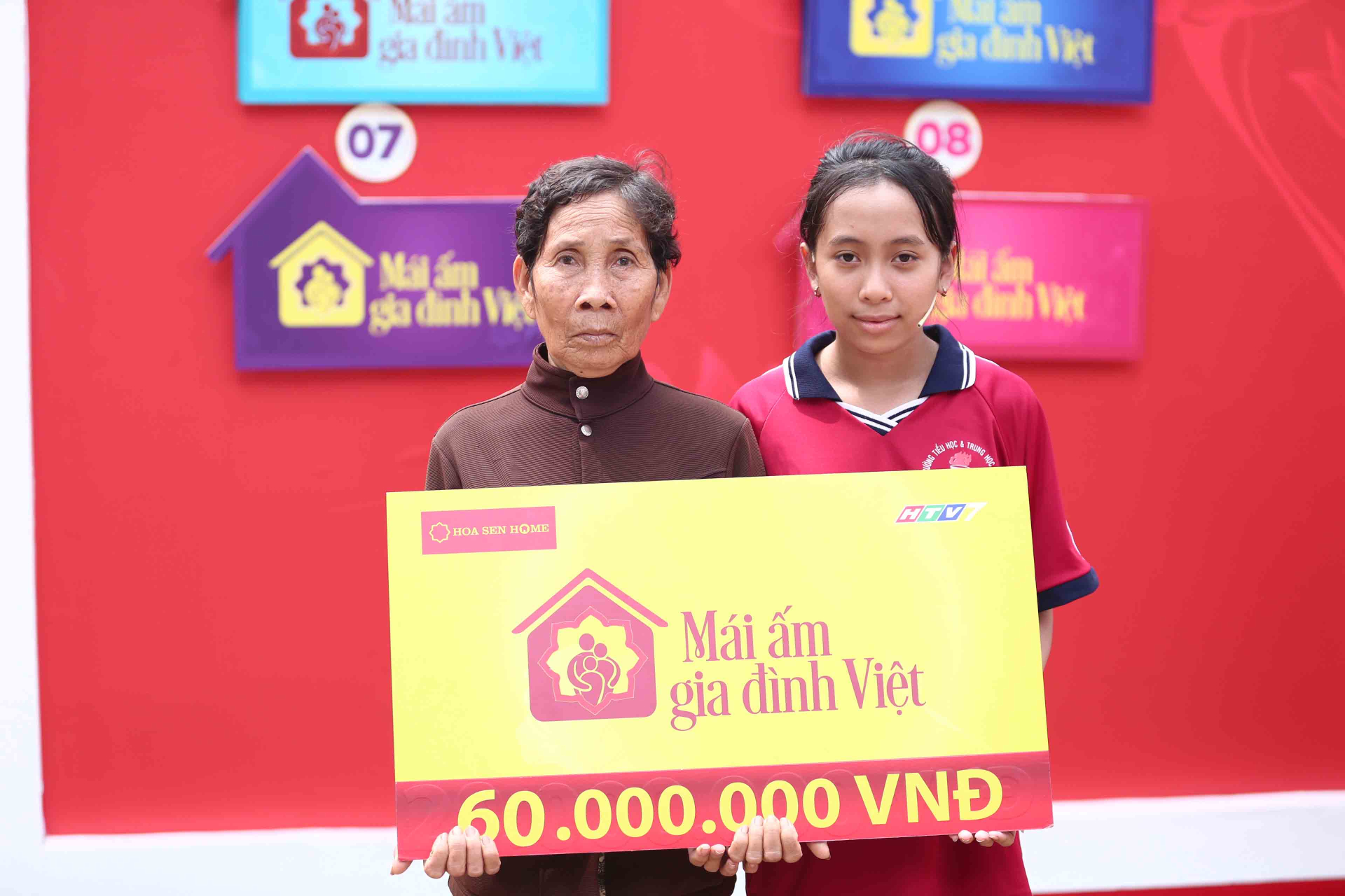 gia đình em Nguyễn Thị Bích Trâm đã nhận được số tiền thưởng là 60 triệu đồng