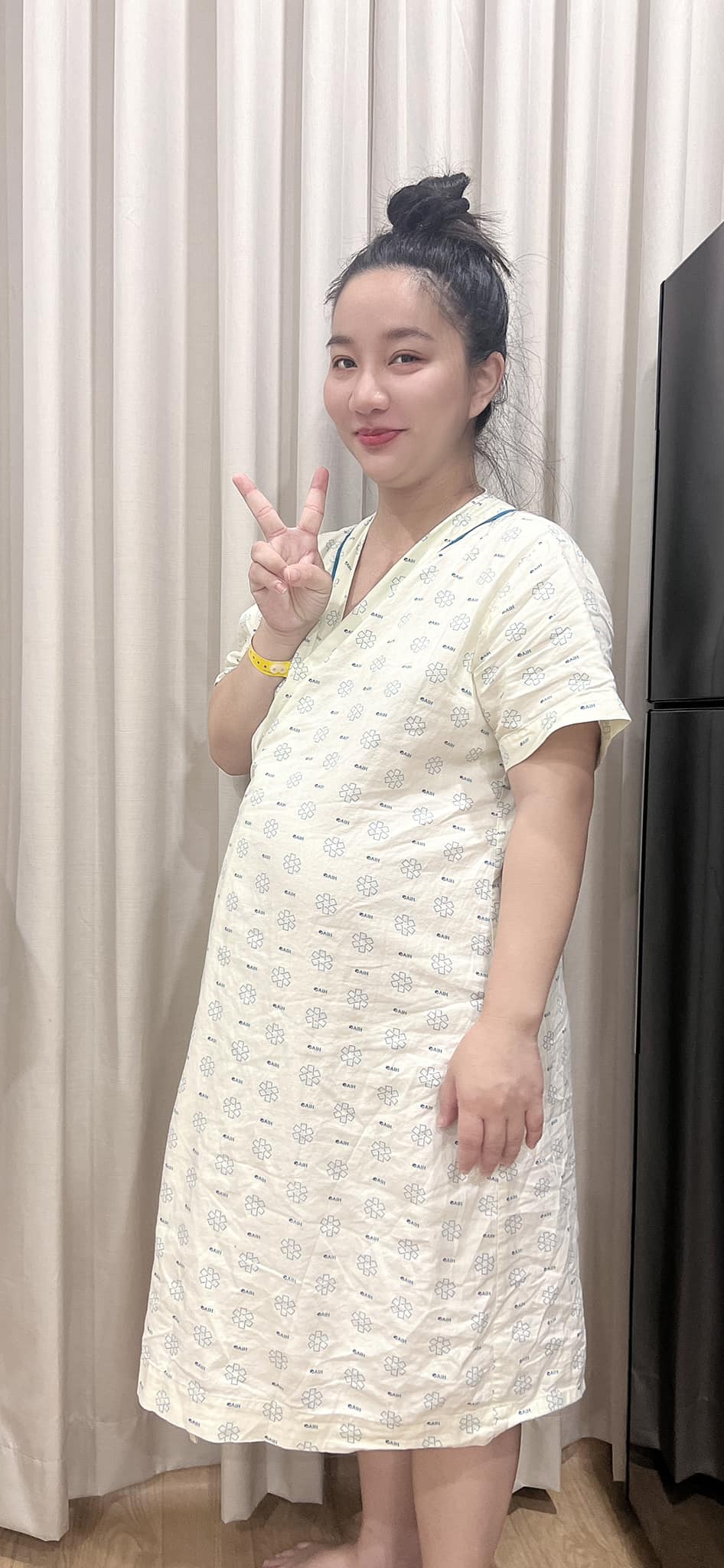 Bà xã Lê Dương Bảo Lâm than thở vì tăng cân hậu sinh con.