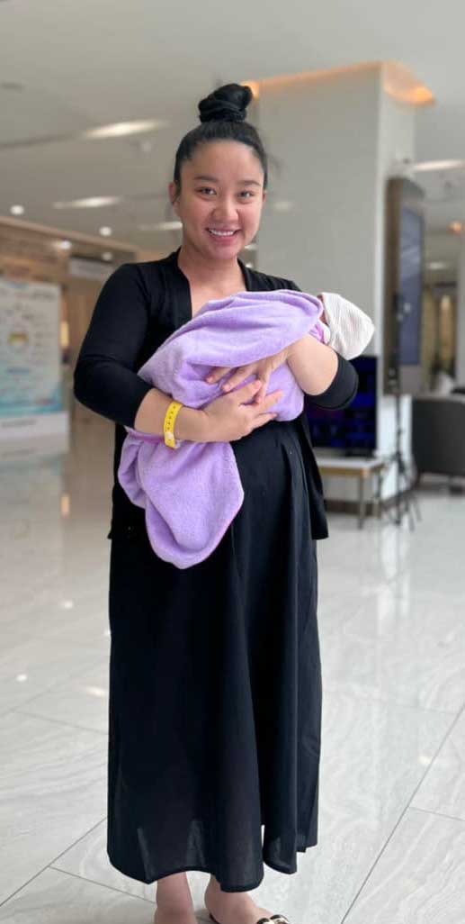 Quỳnh Quỳnh vừa mới sinh con được hơn 1 tuần lễ nhưng vẫn tích cực trong công tác thiện nguyện.