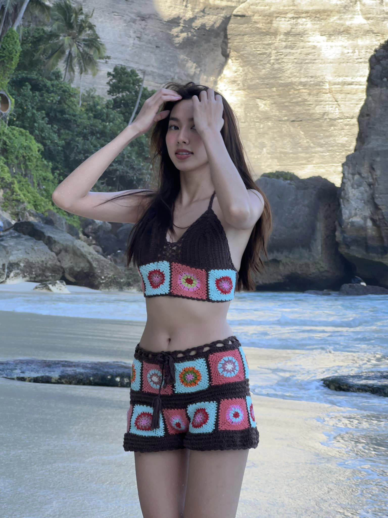 Thùy Tiên khoe dáng nuột nà với bộ bikini chưa tới 500 ngàn đồng. 