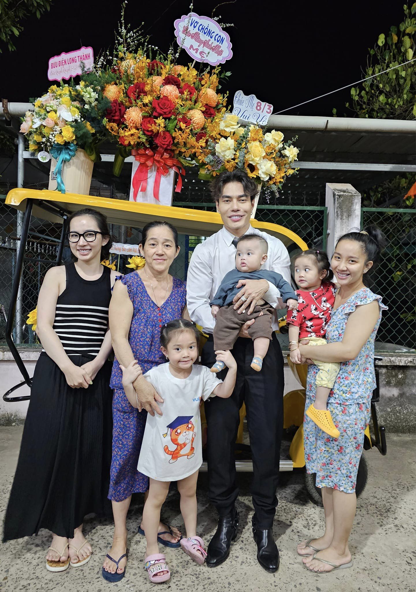 Lê Dương Bảo Lâm chuẩn bị quà cáp hoành tráng cho những người phụ nữ trong gia đình nhân ngày 8/3.