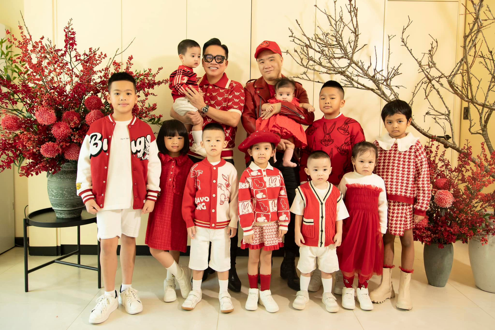 Tổ ấm hạnh phúc với 10 đứa con nuôi của NTK Đỗ Mạnh Cường.