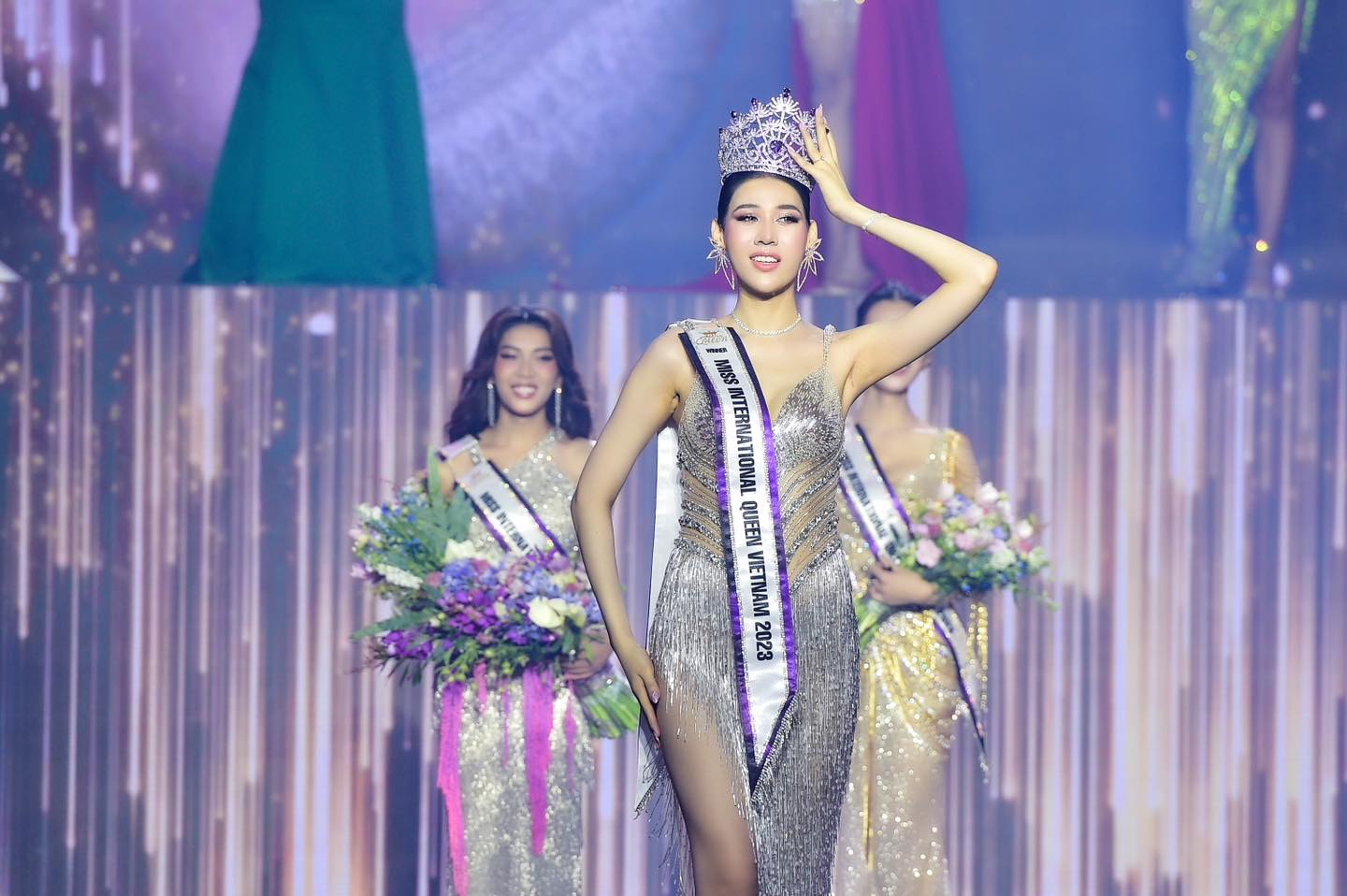 Nguyễn Hà Dịu Thảo team Mai Ngô đăng quang ngôi vị cao nhất tại 'Miss International Queen Vietnam 2023'. Ảnh: Fanpage MIQ