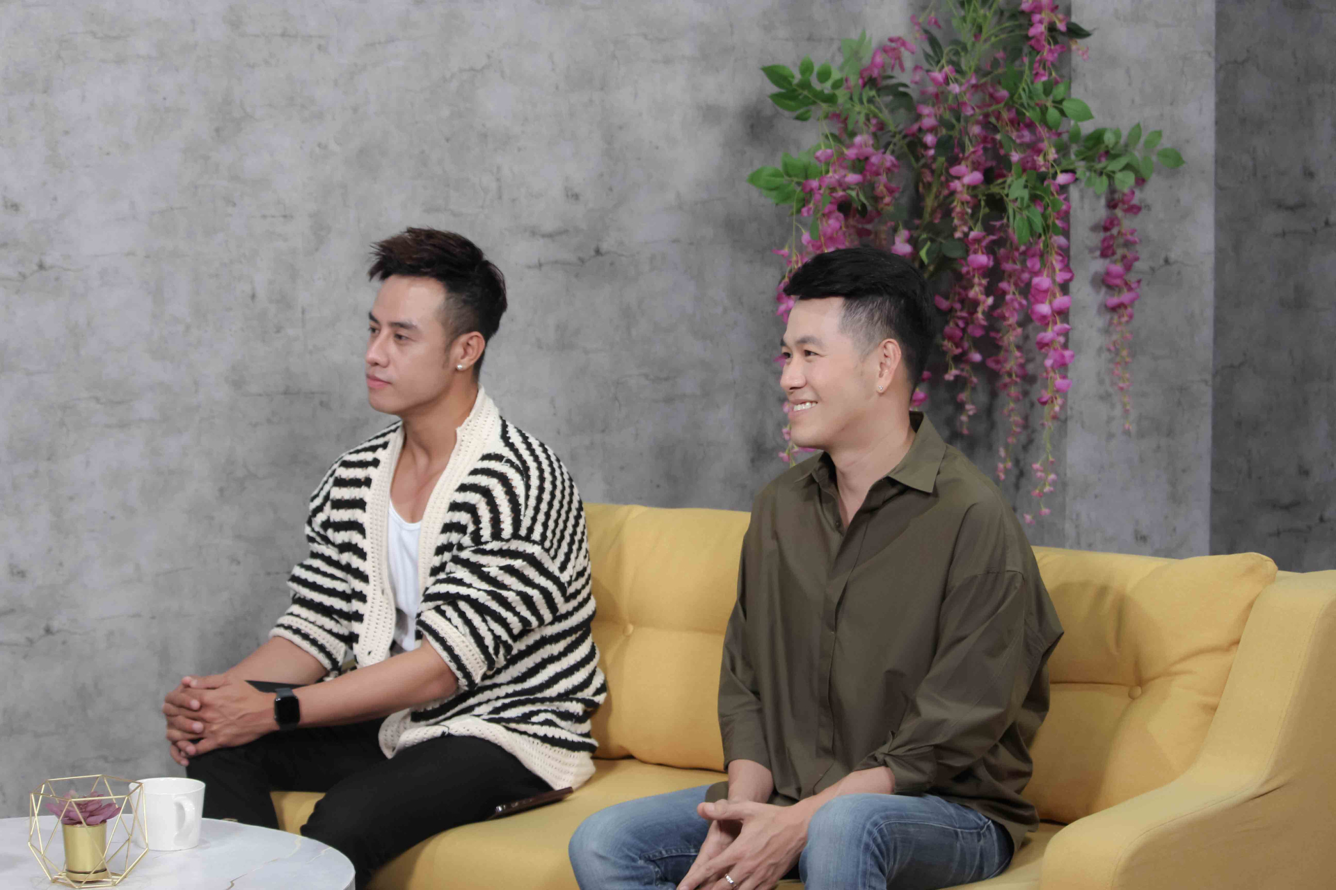 Với kỷ niệm thì mỗi buổi tập sẽ có những kỷ niệm riêng, anh nghĩ rằng ít bao giờ trong nghề hát mà anh có cơ hội để học được sự kiên nhẫn đến vậy.