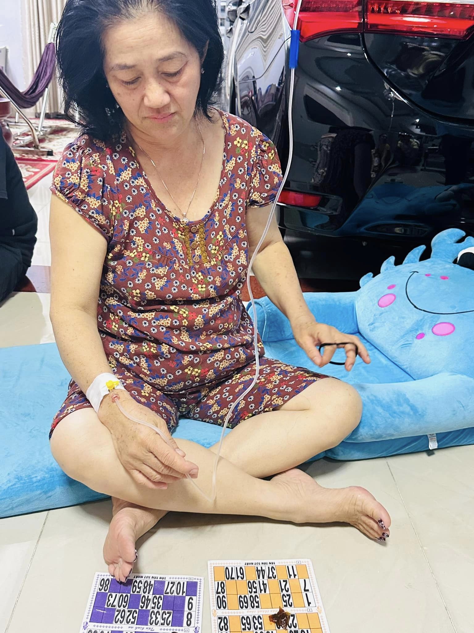 Mẹ vợ Dương Lâm mắc bệnh nặng, thường xuyên ra vào bệnh viện. Ảnh: FBNV