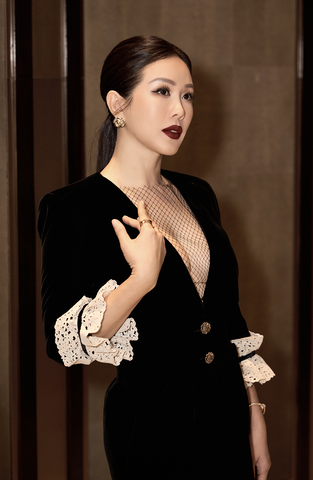 Hoa hậu Thu Hoài vừa tham dự sự kiện giới thiệu chương trình thời trang “Giao hoà – Armonia” của NTK Hoàng Hải