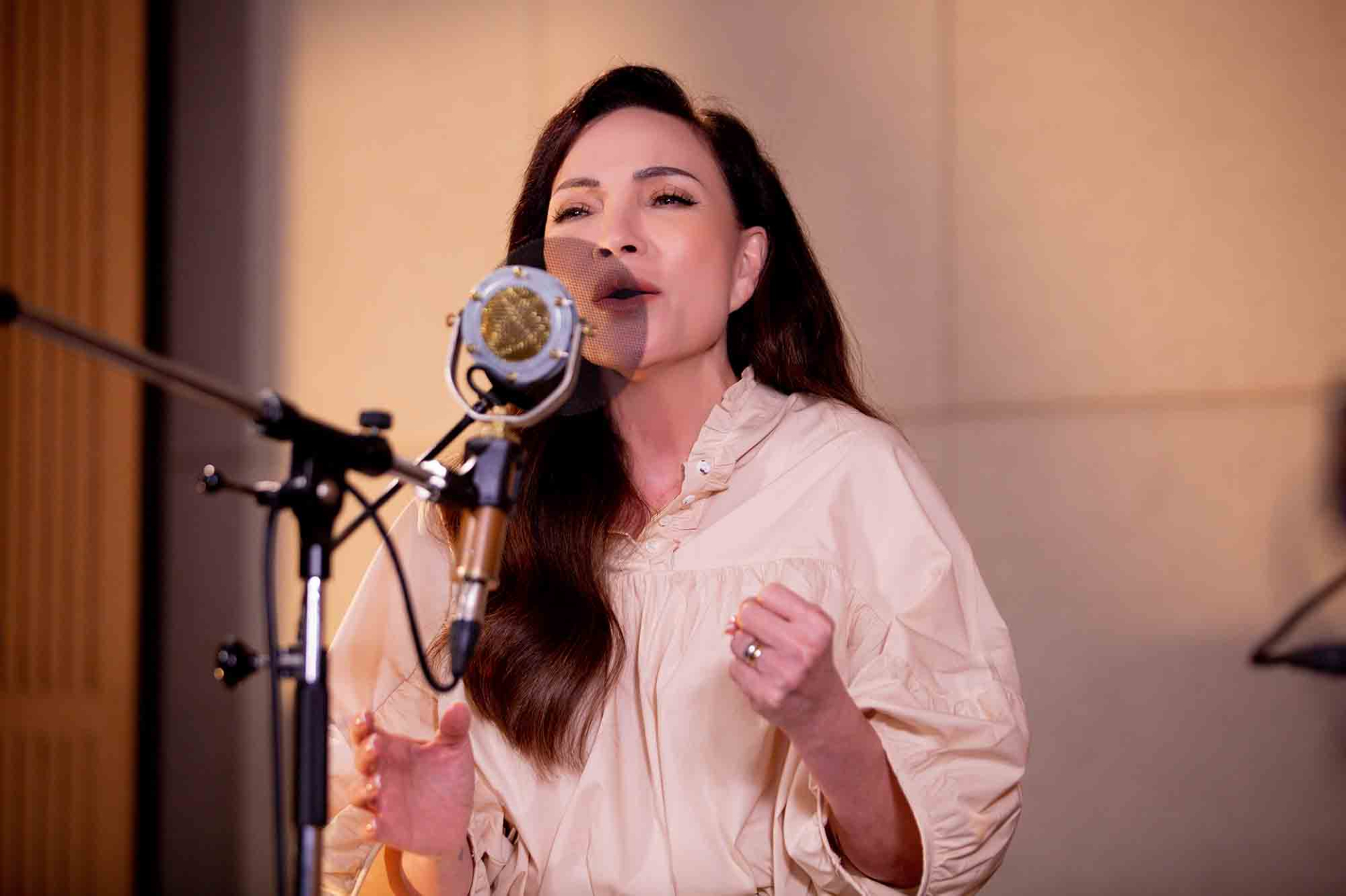 mở đầu chuỗi ca khúc tri ân hành trình 30 năm ca hát, ca sĩ Thanh Hà tiếp tục trình làng tác phẩm thứ 2 mang tên Một mai em đi