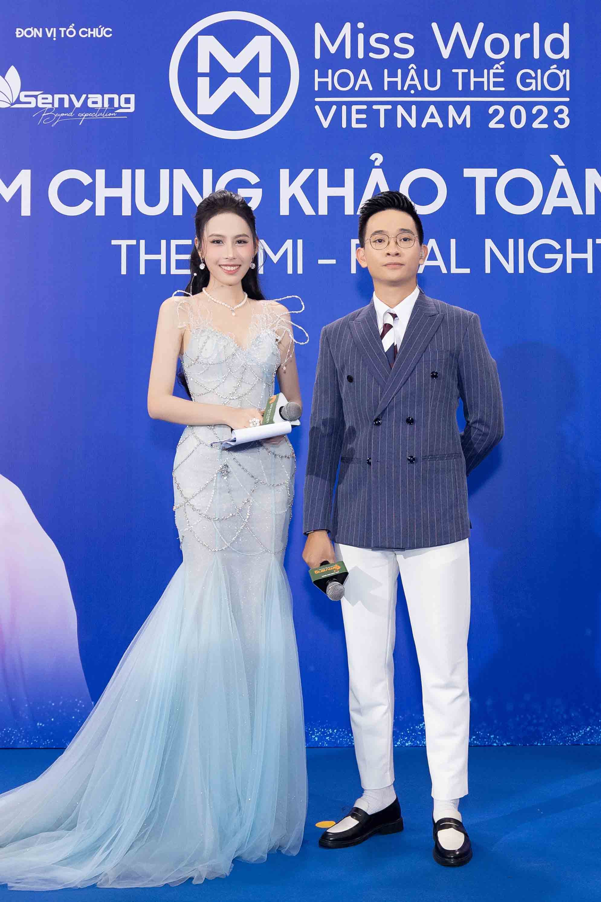 Thảm đỏ Đêm Chung khảo Miss World Việt Nam 2023 được dẫn dắt bởi MC Quang Huy và Á hậu Ngọc Hằng