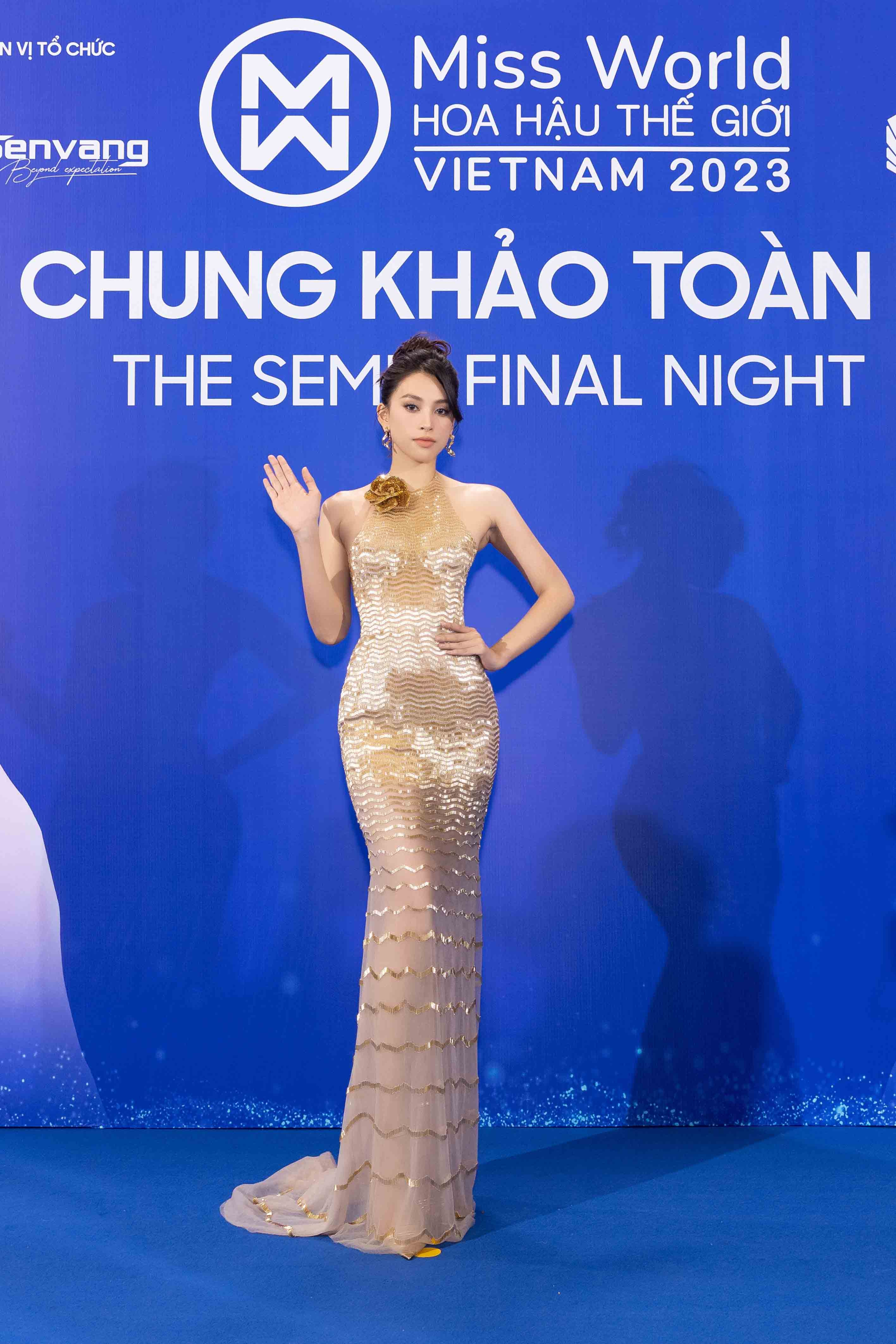 Hoa hậu Trần Tiểu Vy luôn thể hiện được gu thời trang thời thượng của mình trong mỗi lần xuất hiện trước công chúng.