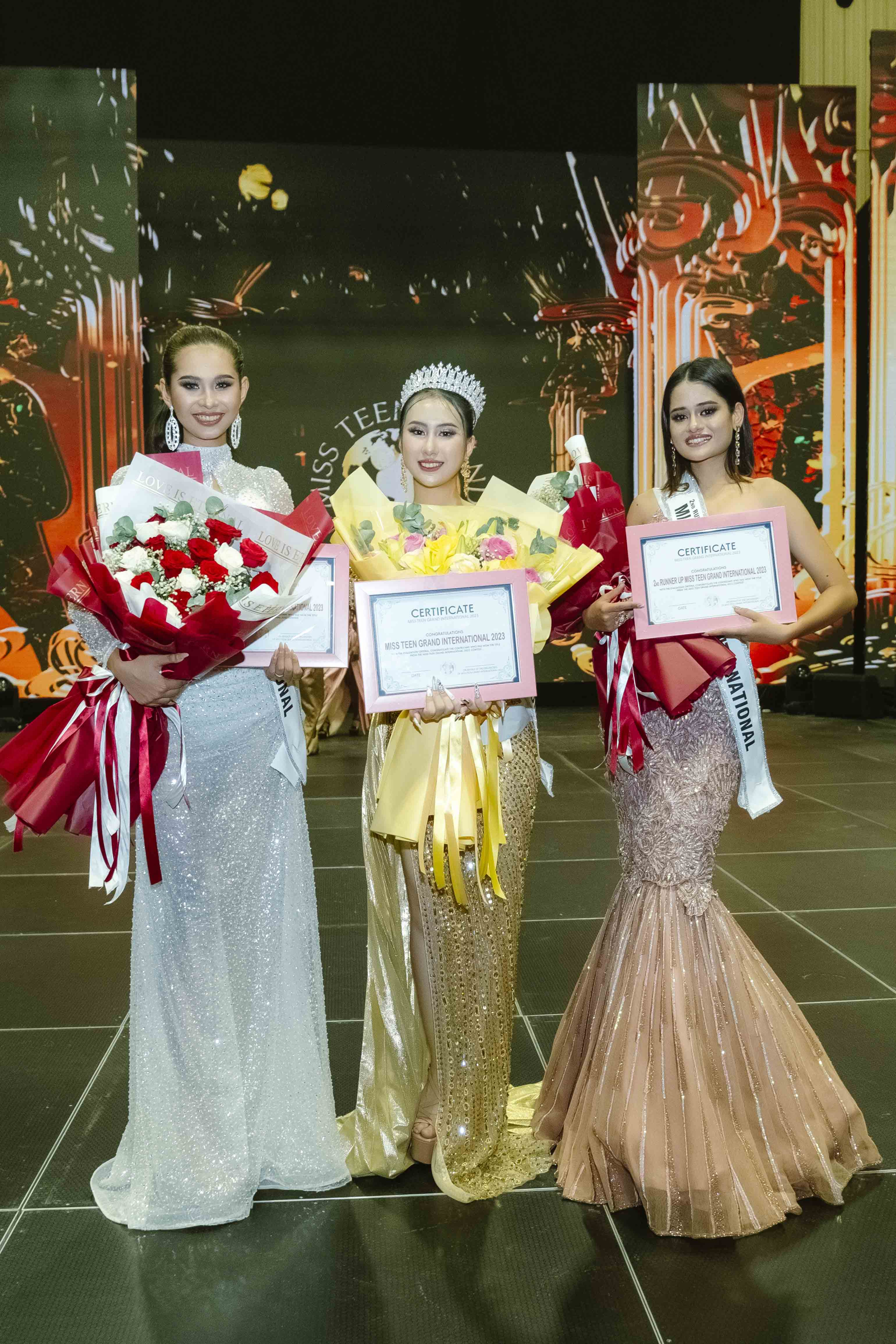 Nguyễn Trang Nguyệt Minh- Đại diện Việt Nam đã được xướng tên, lộng lẫy đăng quang ngôi vị Hoa hậu.
