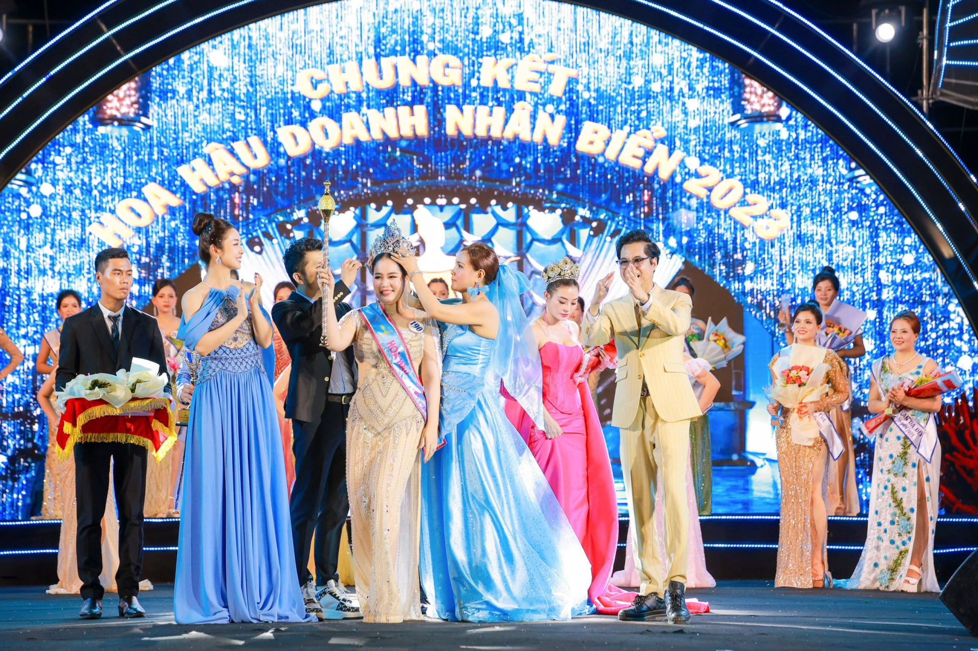 Doanh nhân Trương Thị Tú Anh xuất sắc đăng quang Hoa hậu Doanh nhân Biển 2023