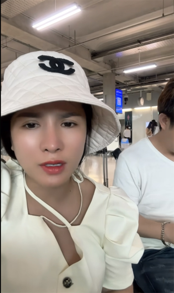 Vợ chồng Bà Nhân Vlog bị giữ lại sân bay Thái Lan không cho về nước. Ảnh: Chụp màn hình