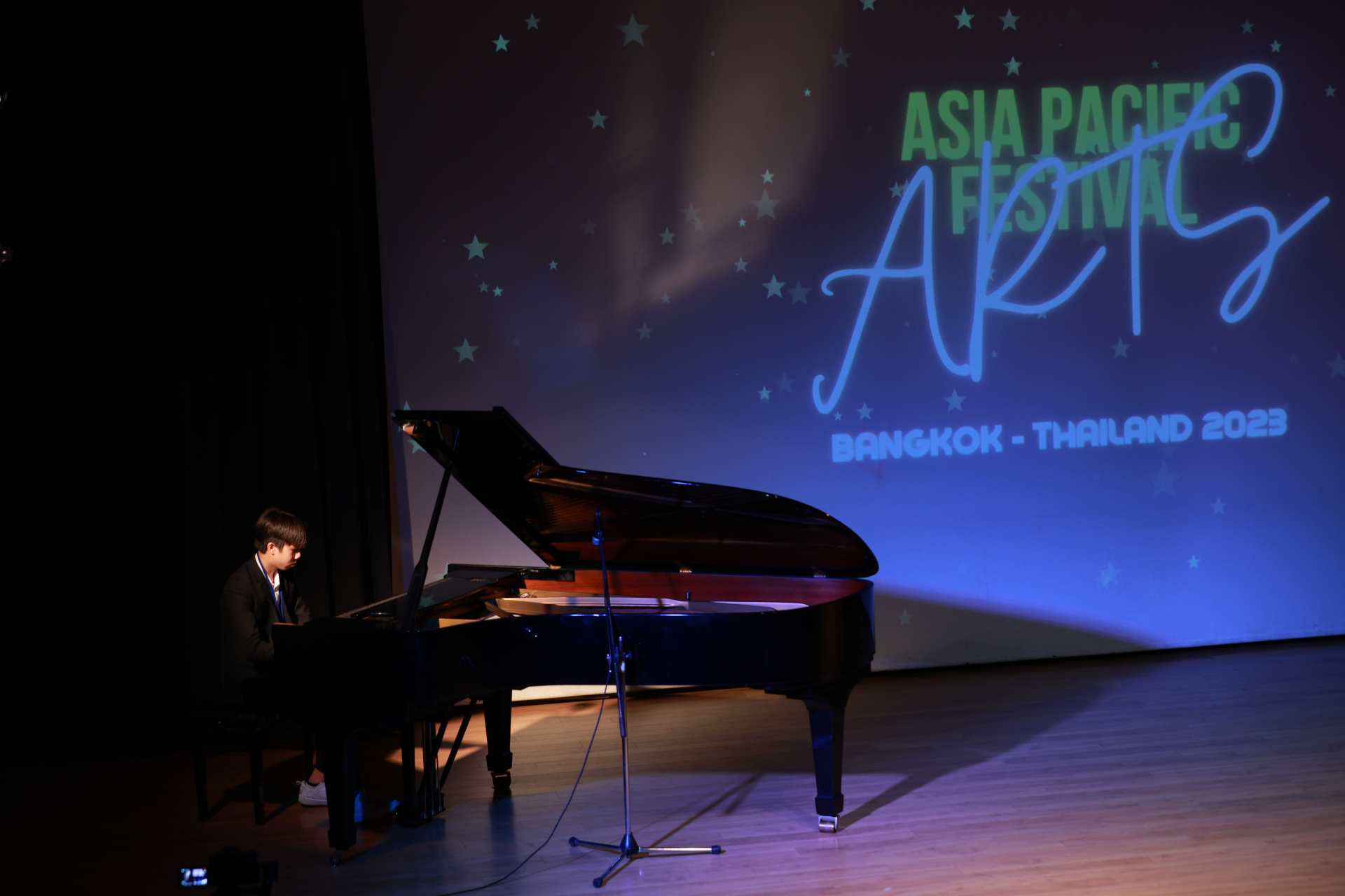 Thành tích thi đấu lần này tại Bangkok đã đổi màu huy chương môn đàn piano của Oscar Vũ kể từ khi theo học môn nghệ thuật này lúc 7 tuổi.