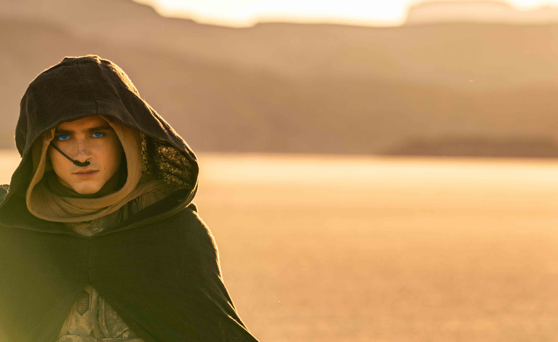 Trailer mới của Dune: Part Two tiếp tục được đánh giá rất cao nhờ vào những phân cảnh đậm tính biểu tượng cùng khung cảnh hành tinh Arrakis bao la đến choáng ngợp.