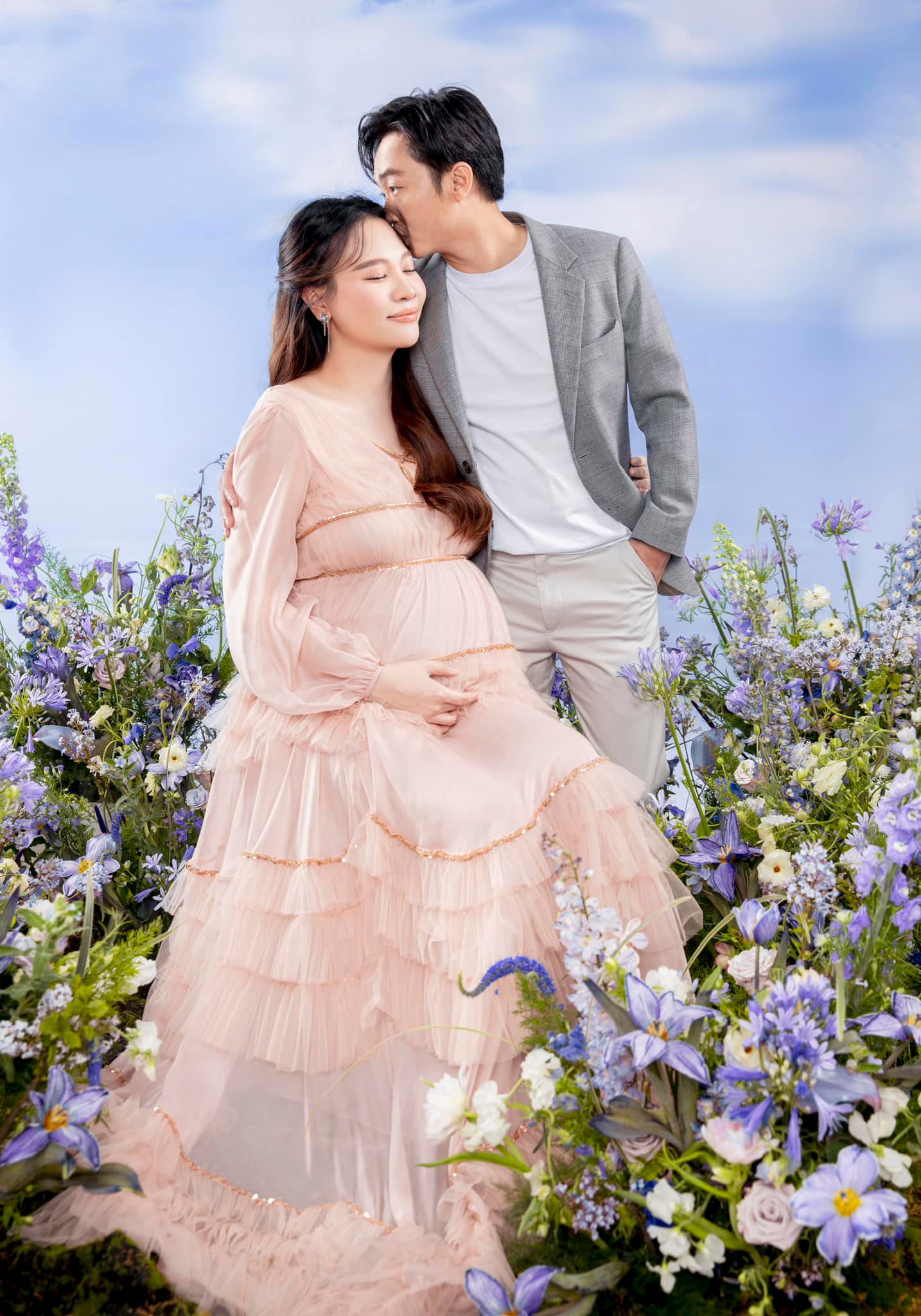 Gia đình Cường Đô La và Đàm Thu Trang sau kết hôn 4 năm đã có với nhau 2 con chung là bé Suchin và Sutin. Ảnh: FBNV