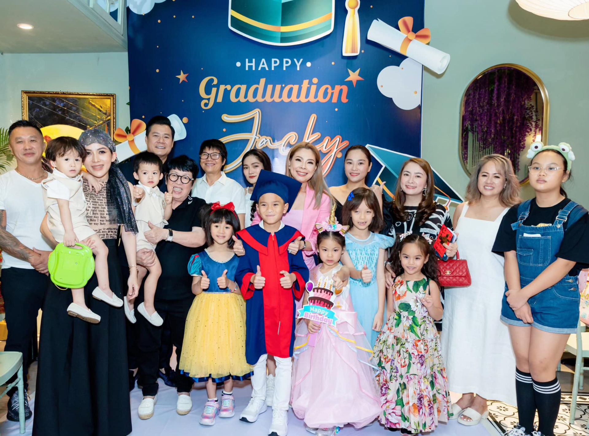 Bữa tiệc linh đình gia đình tổ chức cho bé Jacky Minh Trí. Ảnh: FBNV