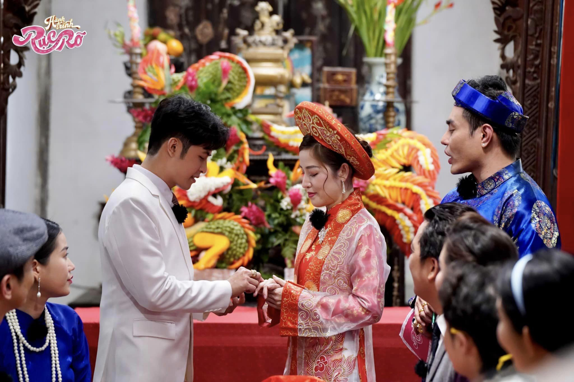 Gin Tuấn Kiệt và Puka tổ chức đám cưới trong chương trình 'Hành trình rực rỡ'. Ảnh: Sưu tầm