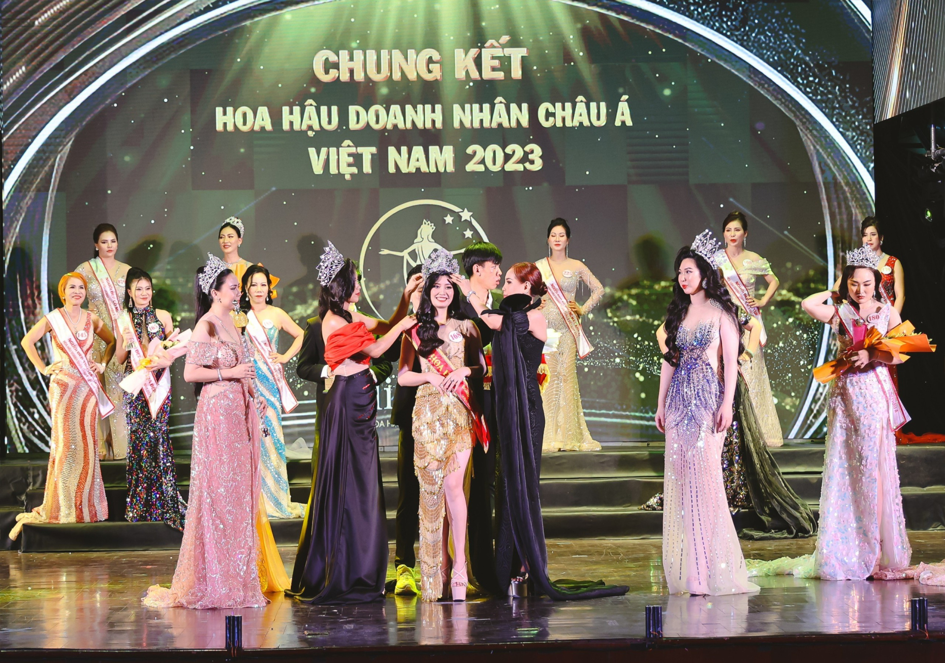 Kết quả chung cuộc, doanh nhân Lê Thị Thơ đăng quang ngôi vị Hoa hậu Doanh nhân Châu Á Việt Nam 2023.