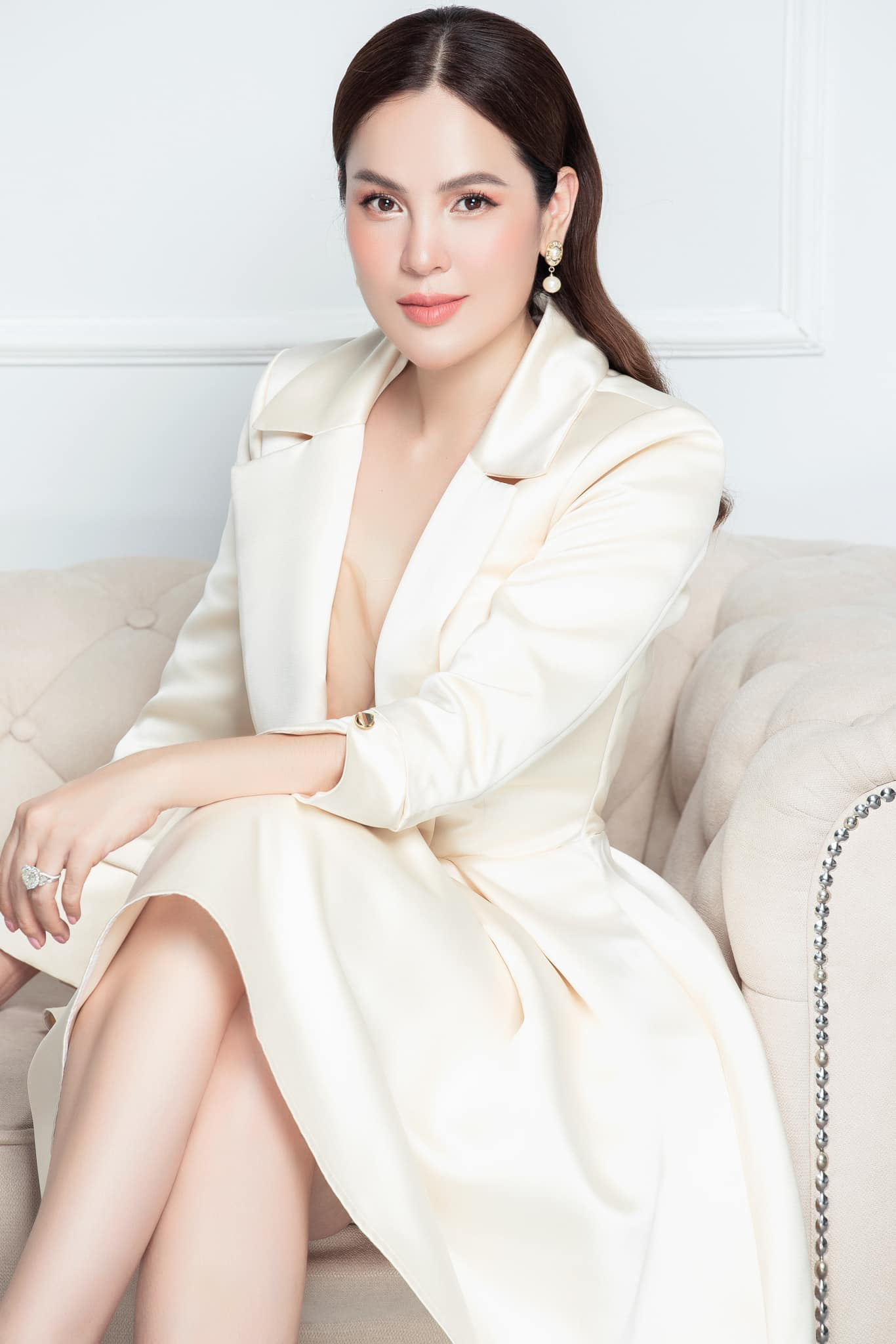 Hoa hậu Phương Lê chỉ trích Kim Sơn thất học, kém khí chất khi hơn thua với con gái. Ảnh: FBNV
