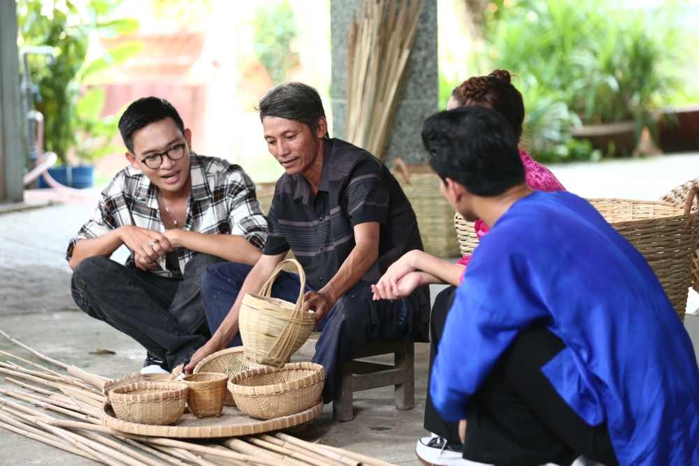 mc-quang-huy-cam-thay-an-tuong-voi-tam-huyet-cua-cac-nghe-nhan-lang-nghe-truyen-thong