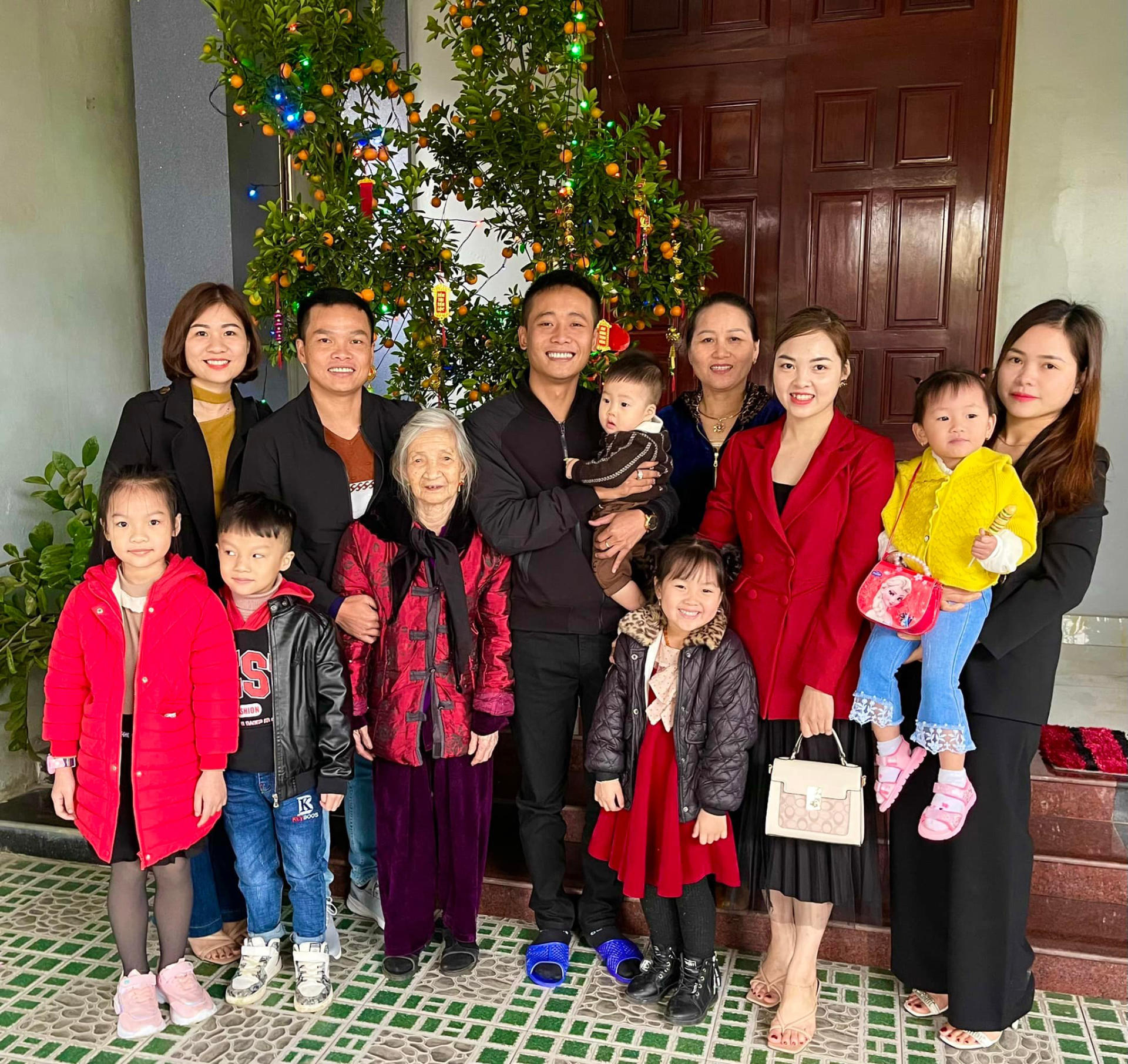 Anh rất hiếm khi chia sẻ hình ảnh gia đình vì không có nhiều có hội về Việt Nam. Ảnh: FBNV