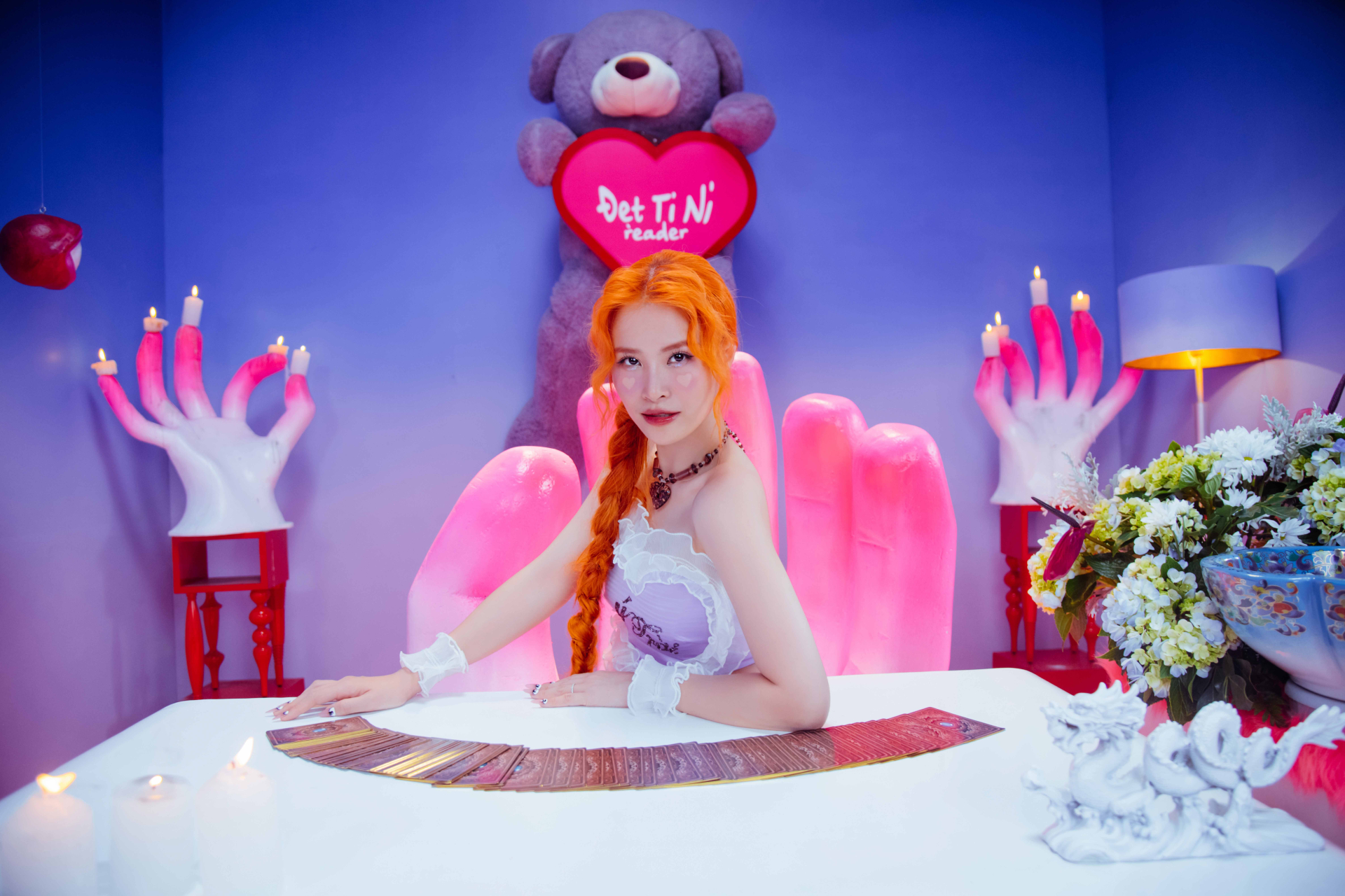 Tạo hình Đông Nhi trong MV mới