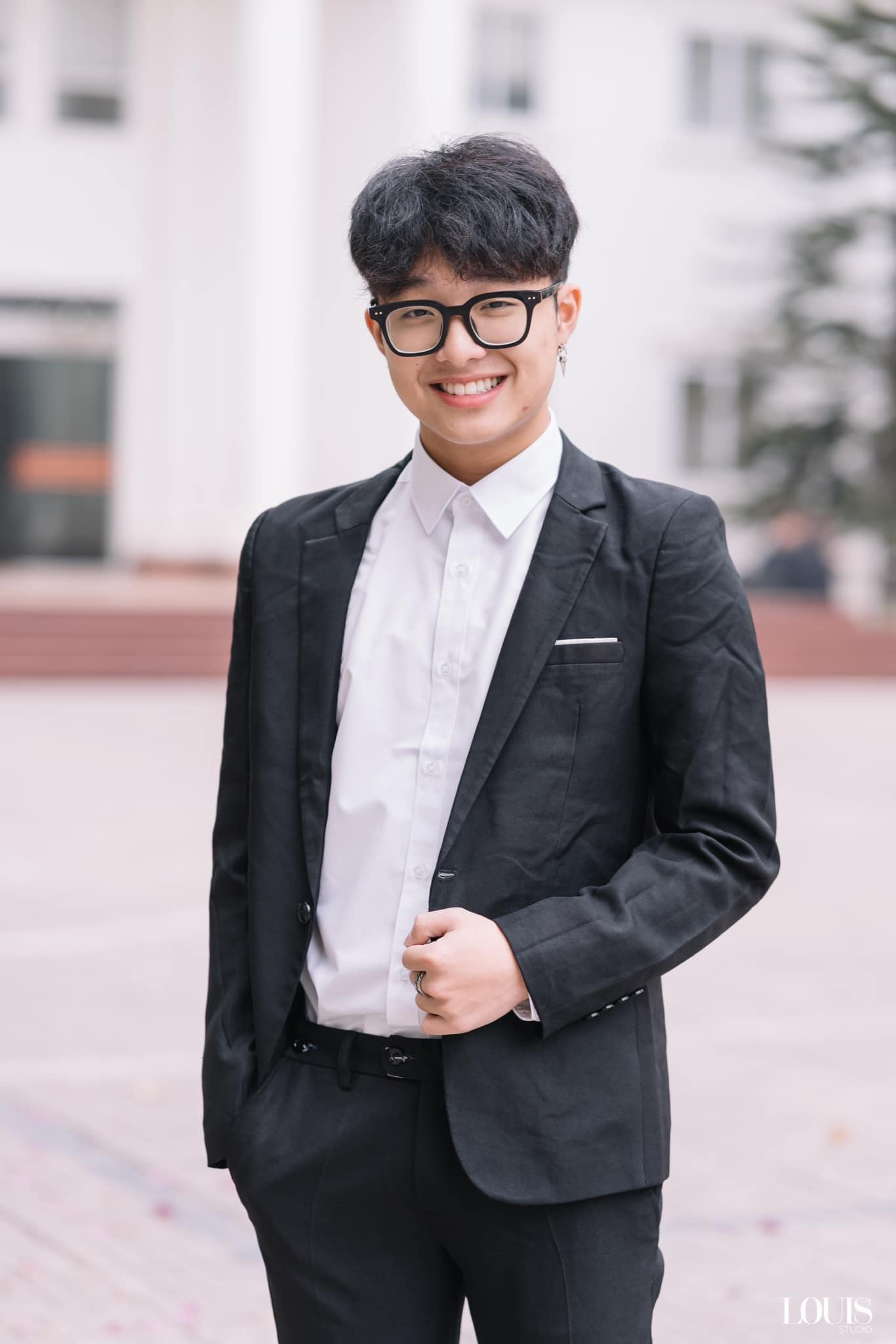 Gia Bảo là con trai của Công Lý và MC Thảo Vân. Anh chàng vừa là tân sinh viên Đại học Quốc gia Hà Nội. Ảnh: FBNV