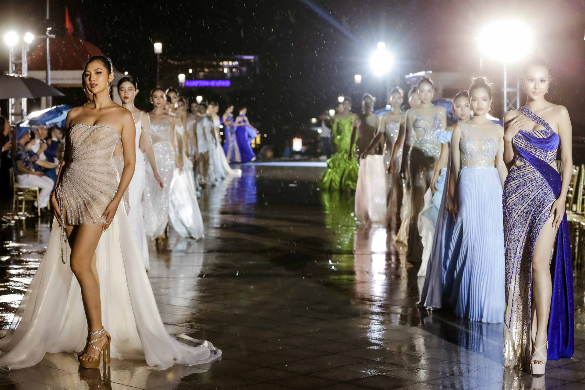 Fashion show “Blue Ocean” diễn ra thành công cũng góp phần khiến chung kết Hoa hậu Đại dương Việt Nam 2023 trở nên hấp dẫn và đáng mong đợi hơn bao giờ hết.