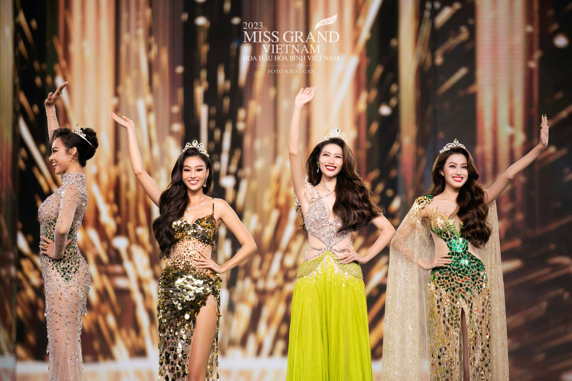 Tại đây, Top 5 Miss Grand Vietnam 2022 đã có những khoảnh khắc đáng nhớ và xúc động với màn final walk trên sân khấu trong sự hò reo, cổ vũ của đông đảo người hâm mộ.