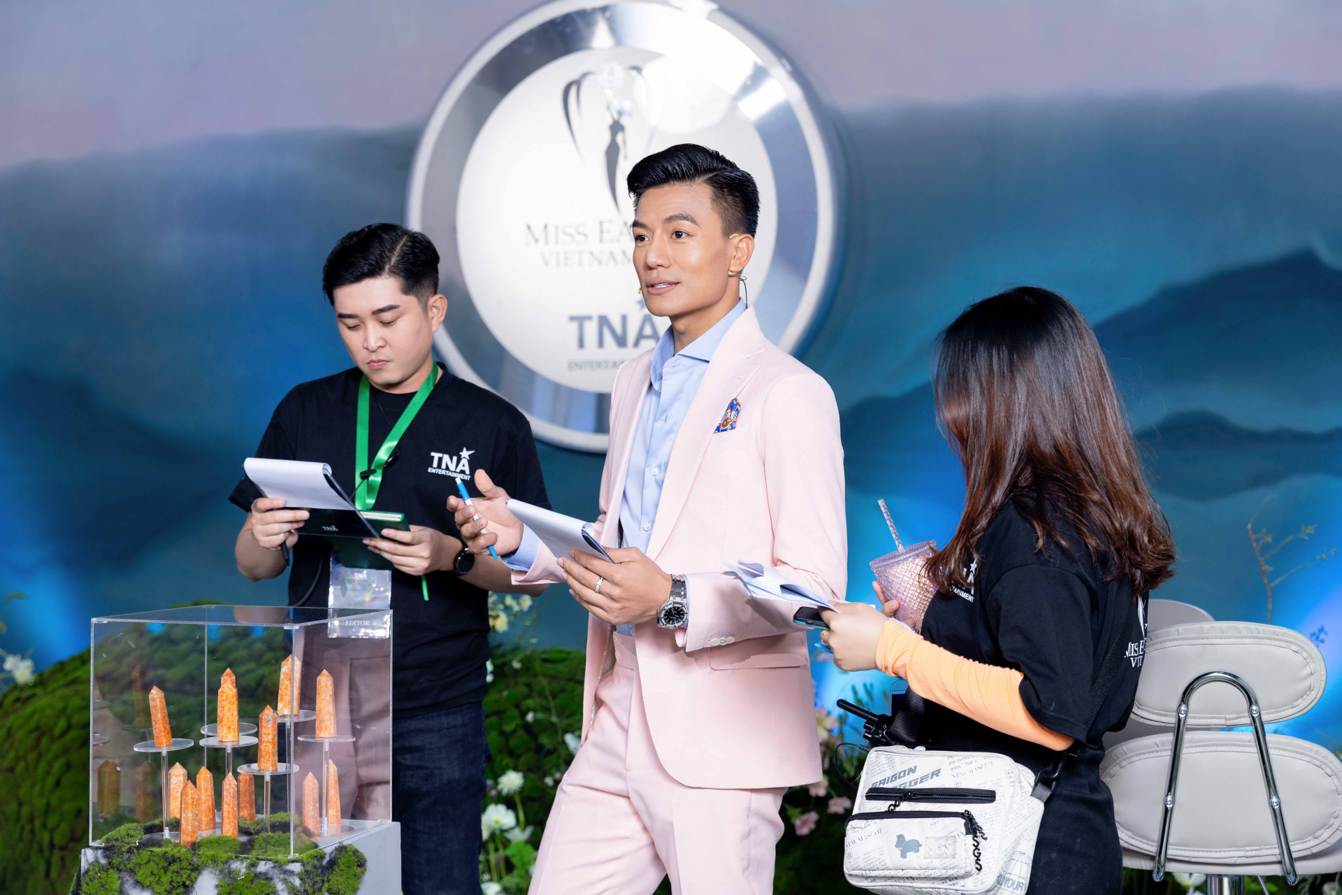 Hiếu Nguyễn chia sẻ rằng anh rất áp lực khi lần đầu thực hiện host một chương trình thực tế