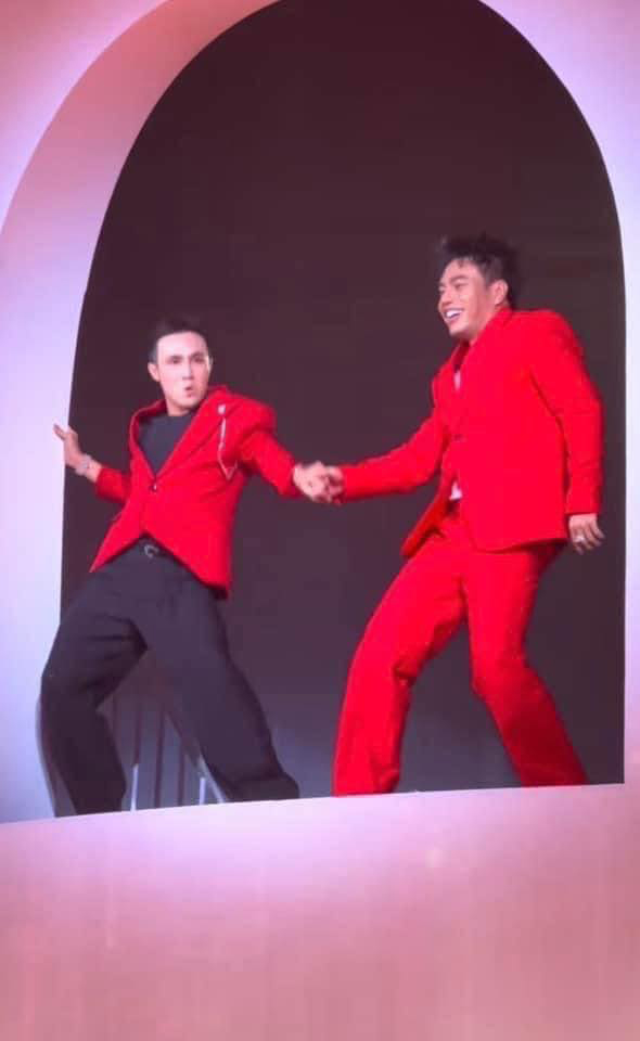 Dương Lâm và Huỳnh Lập nhảy 'điên cuồng' trên sân khấu. Ảnh: FBNV