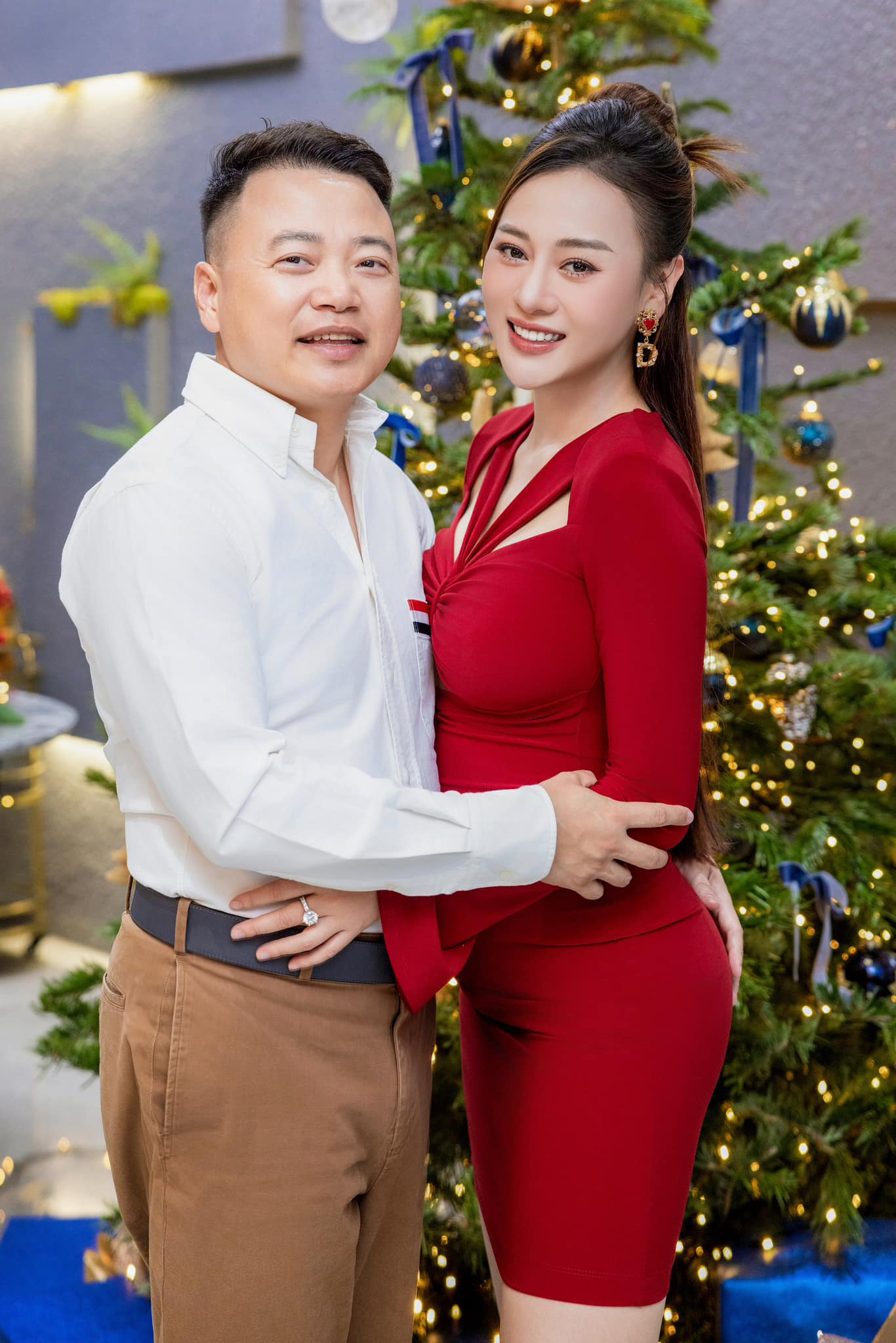 Vợ chồng Shark Bình và Phương Oanh chuẩn bị đón cặp song thai. Ảnh: FBNV