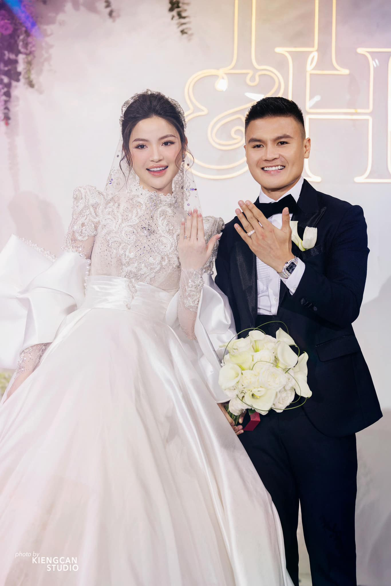 Đám cưới Quang Hải và Chu Thanh Huyền mới vừa diễn ra hồi tháng 3 này.