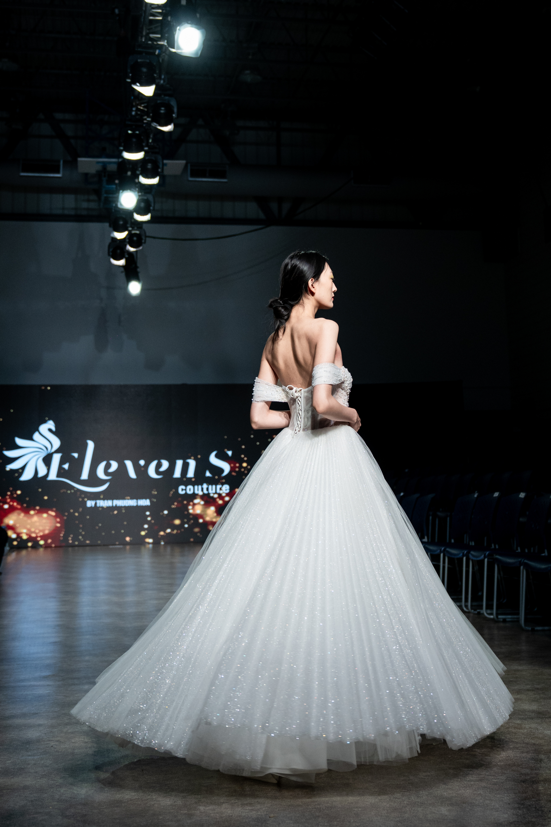 NTK Trần Phương Hoa ra mắt BST mới tại  Vancouver Fashion Week - ảnh 4