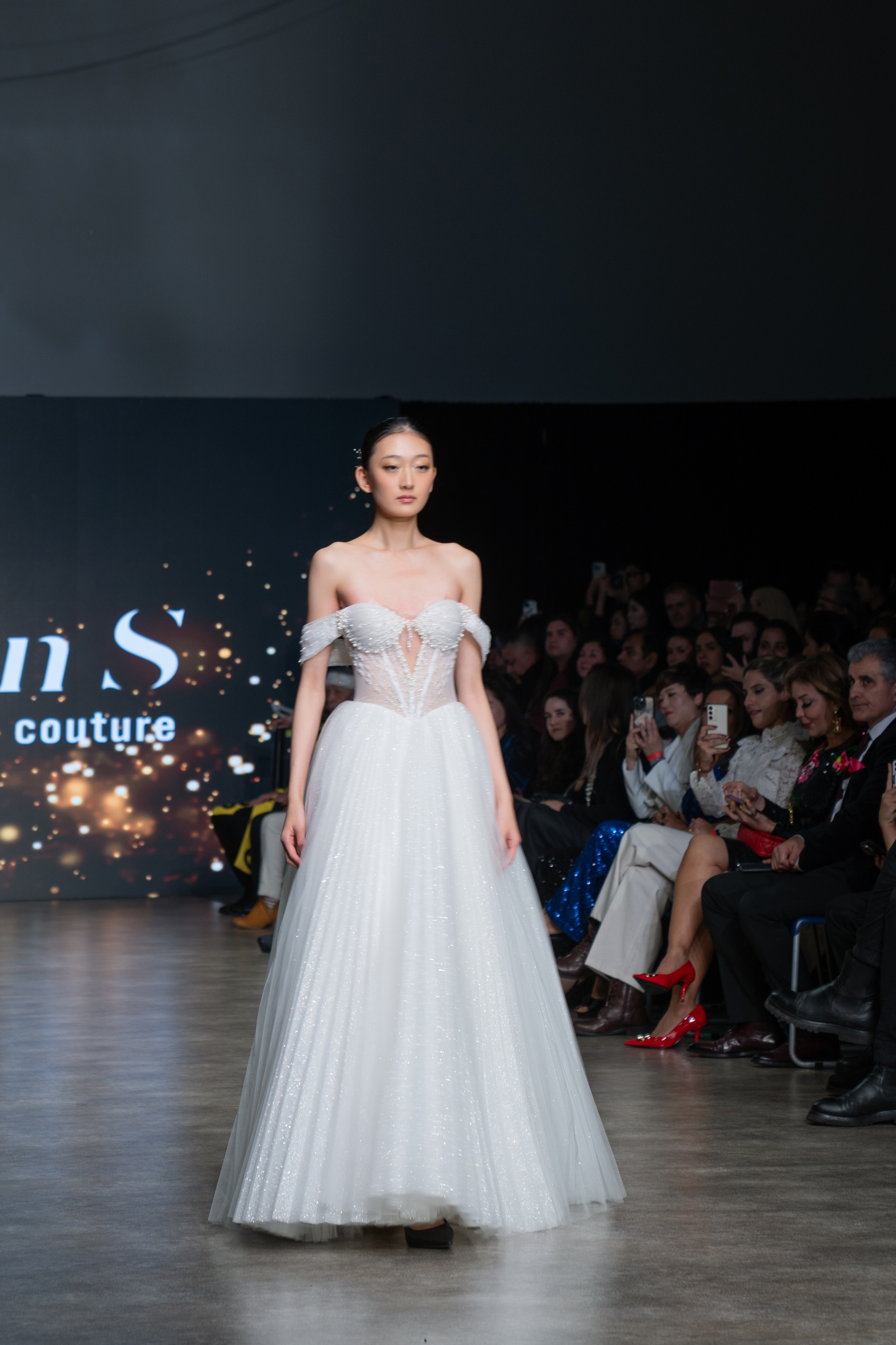 NTK Trần Phương Hoa ra mắt BST mới tại  Vancouver Fashion Week - ảnh 8