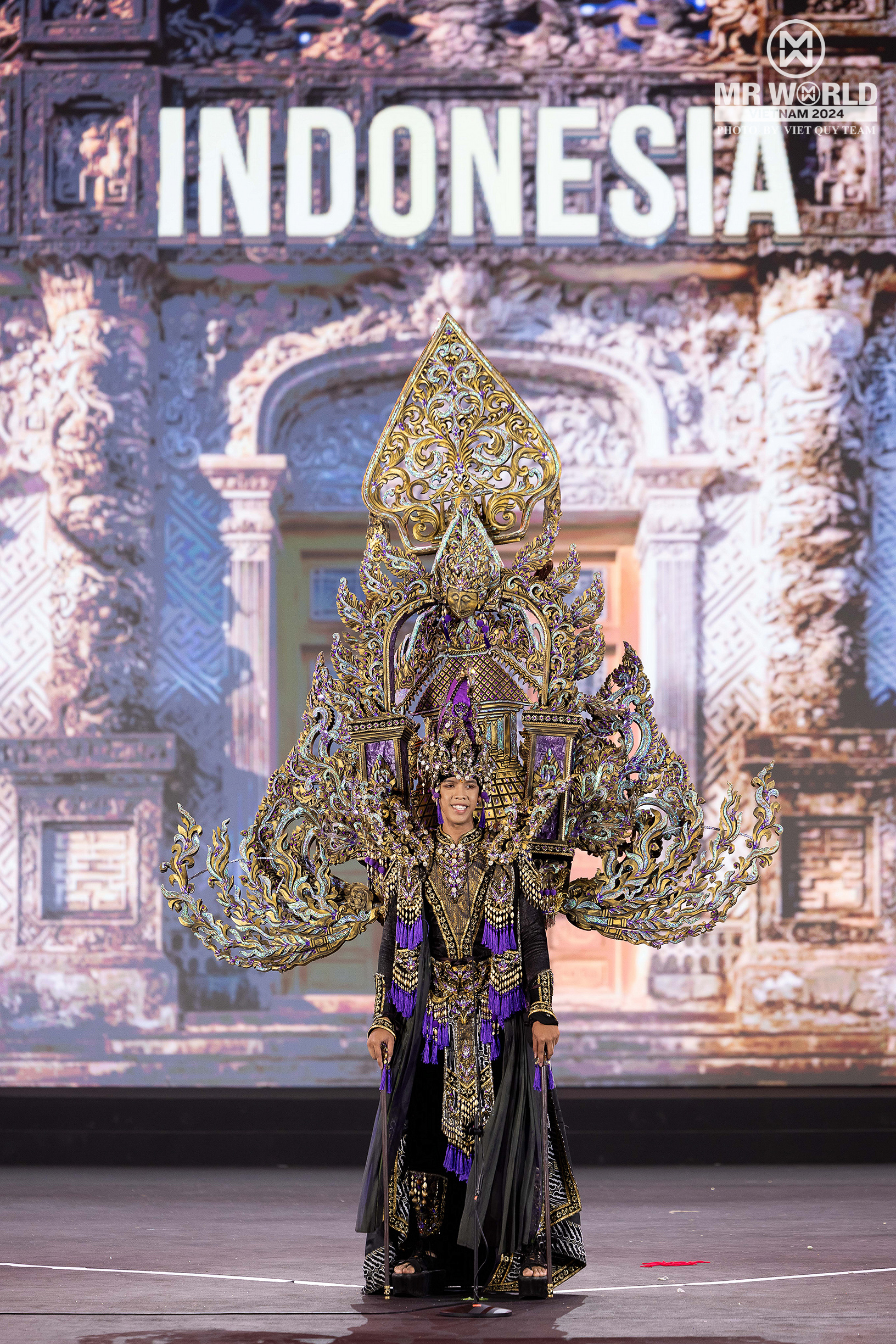 “Thạch long hoạ khắc” của Nam vương Tuấn Ngọc phun lửa trên sân khấu National Costume - ảnh 29