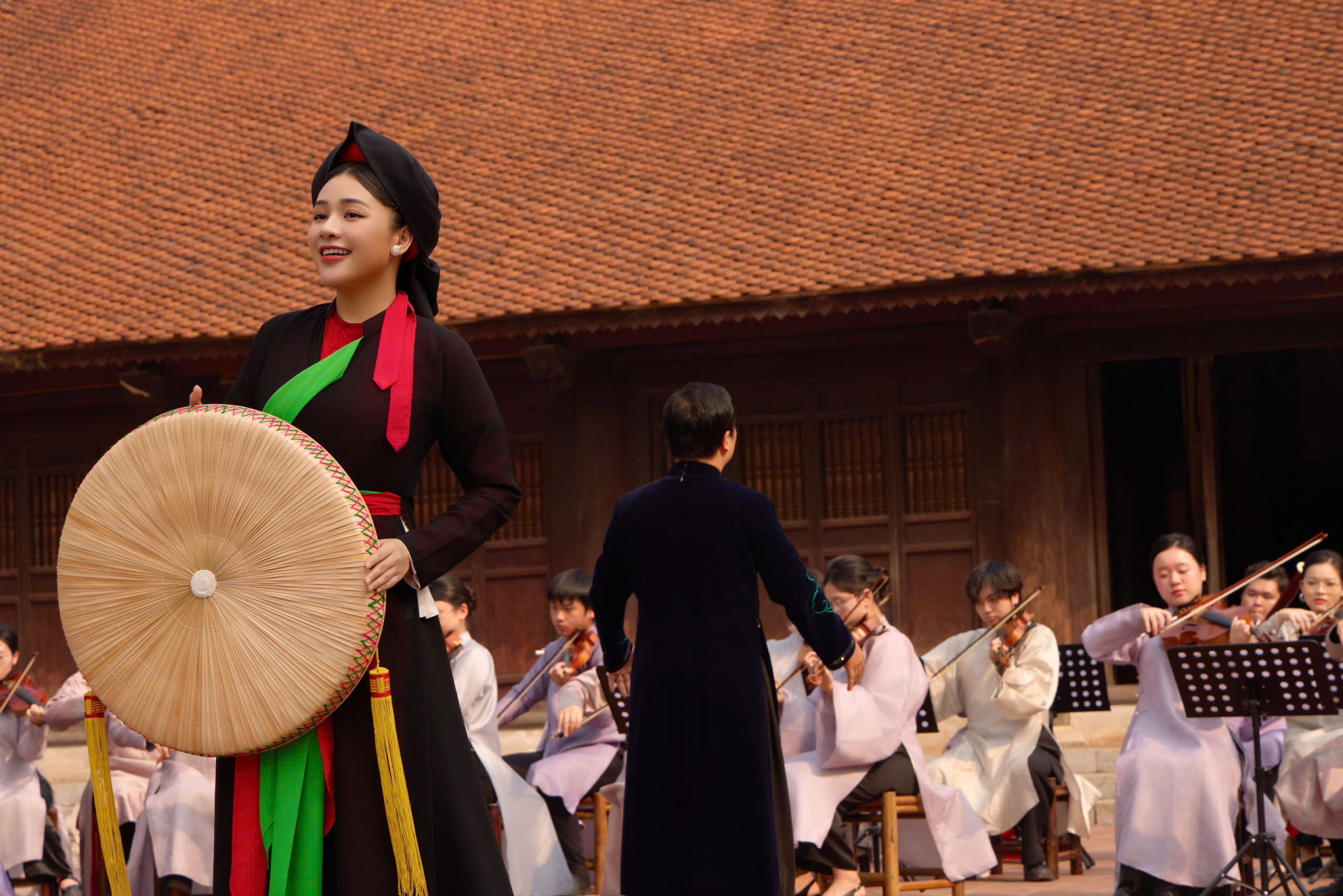 Vừa trình làng album “Tơ đồng thánh thót”, nghệ sĩ Gen Z Vũ Thuỳ Linh xác nhận sẽ biểu diễn tại HOZO Super Fest 2024 - ảnh 4