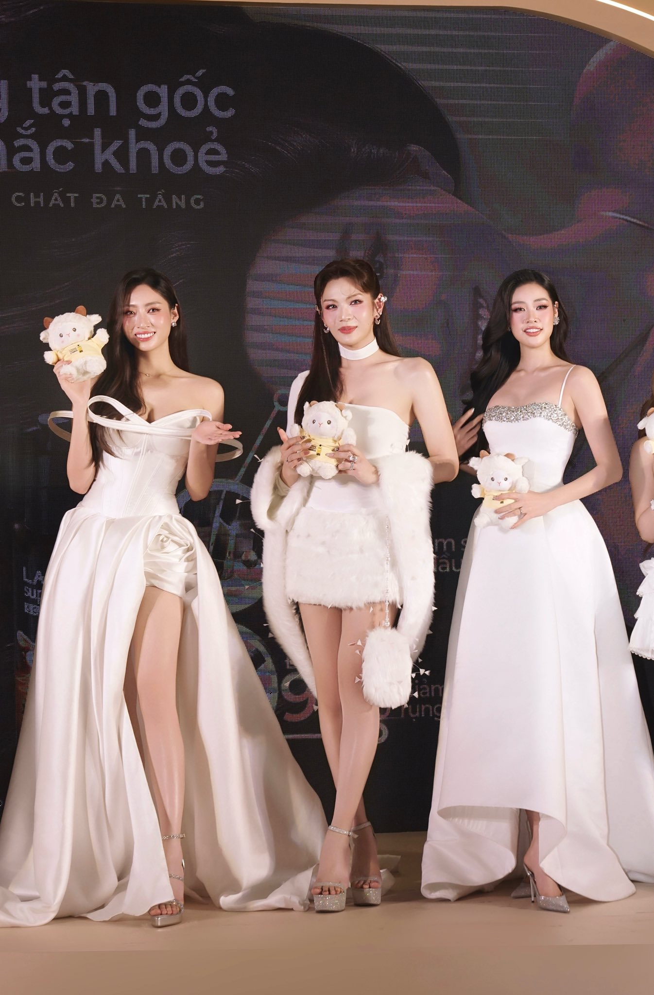 Màn đọ sắc của 3 mỹ nhân Vbiz gây chú ý khi đứng chung khung hình