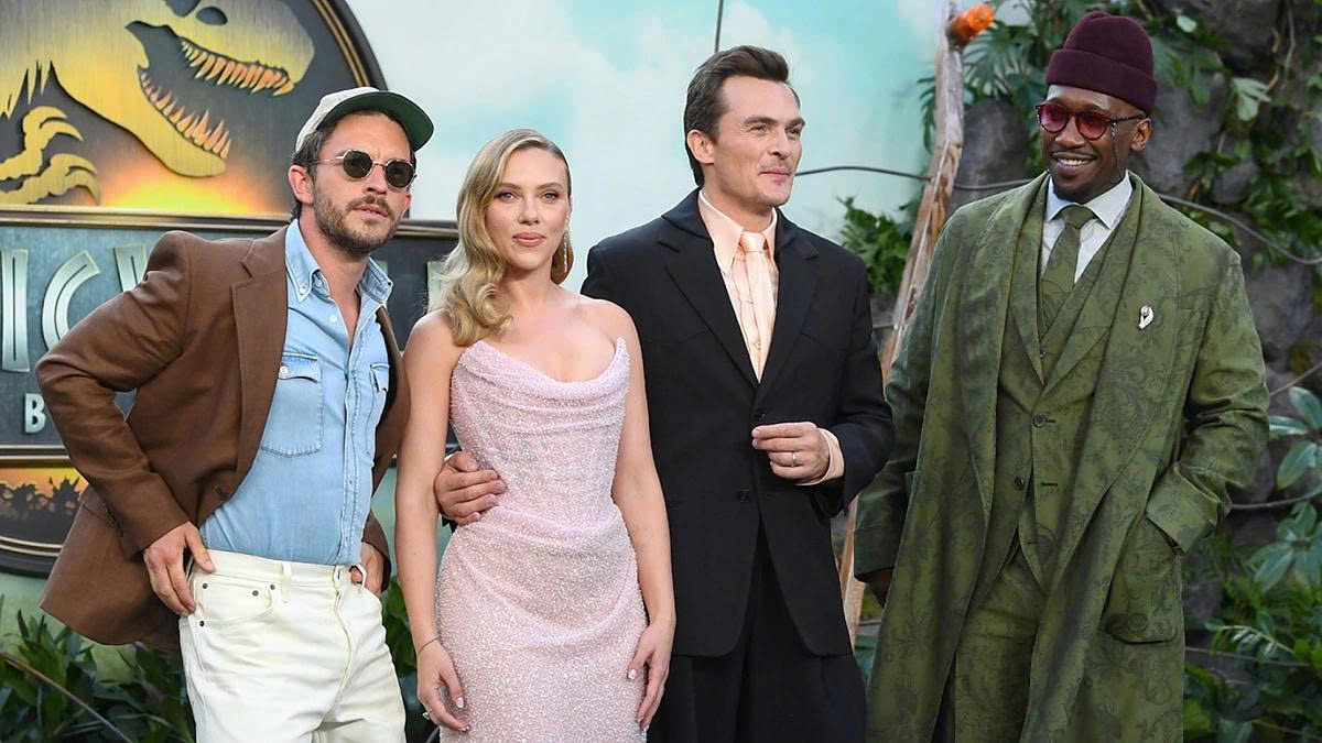 Jonathan Bailey, Scarlett Johansson, Rupert Friend và Mahershala Ali